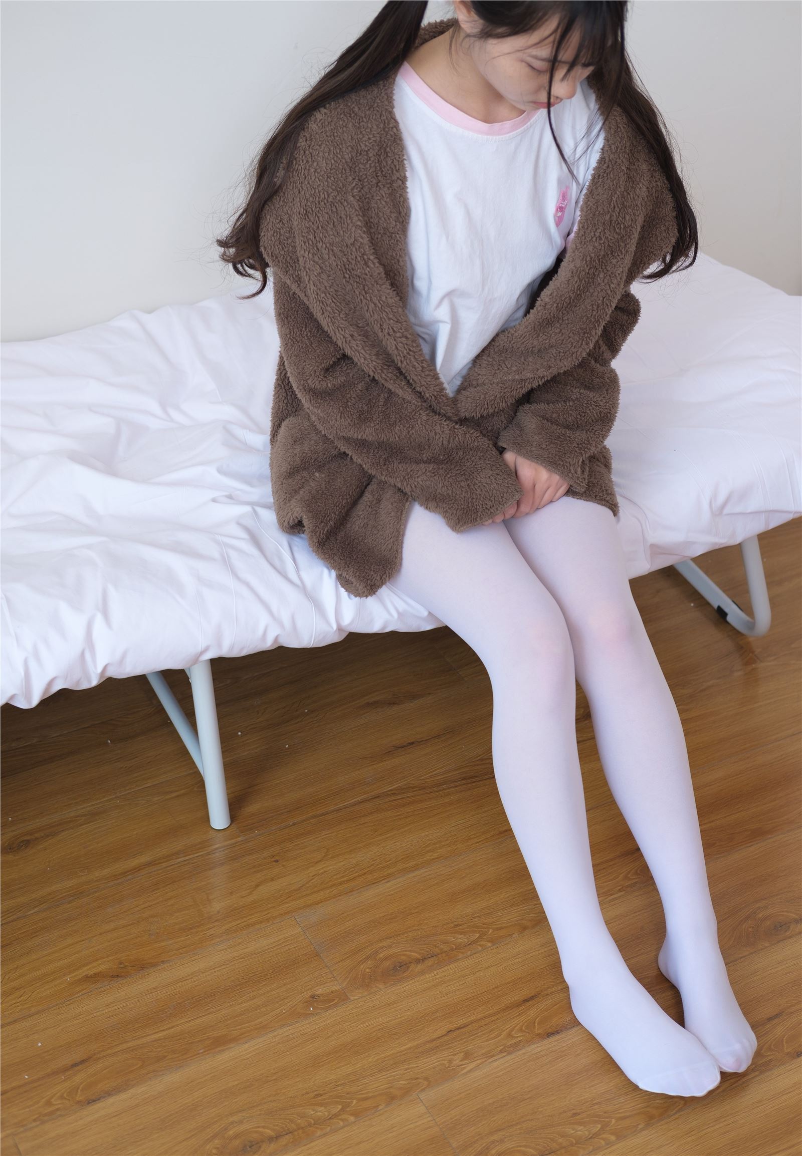 [森萝财团]萝莉丝足写真 X-020