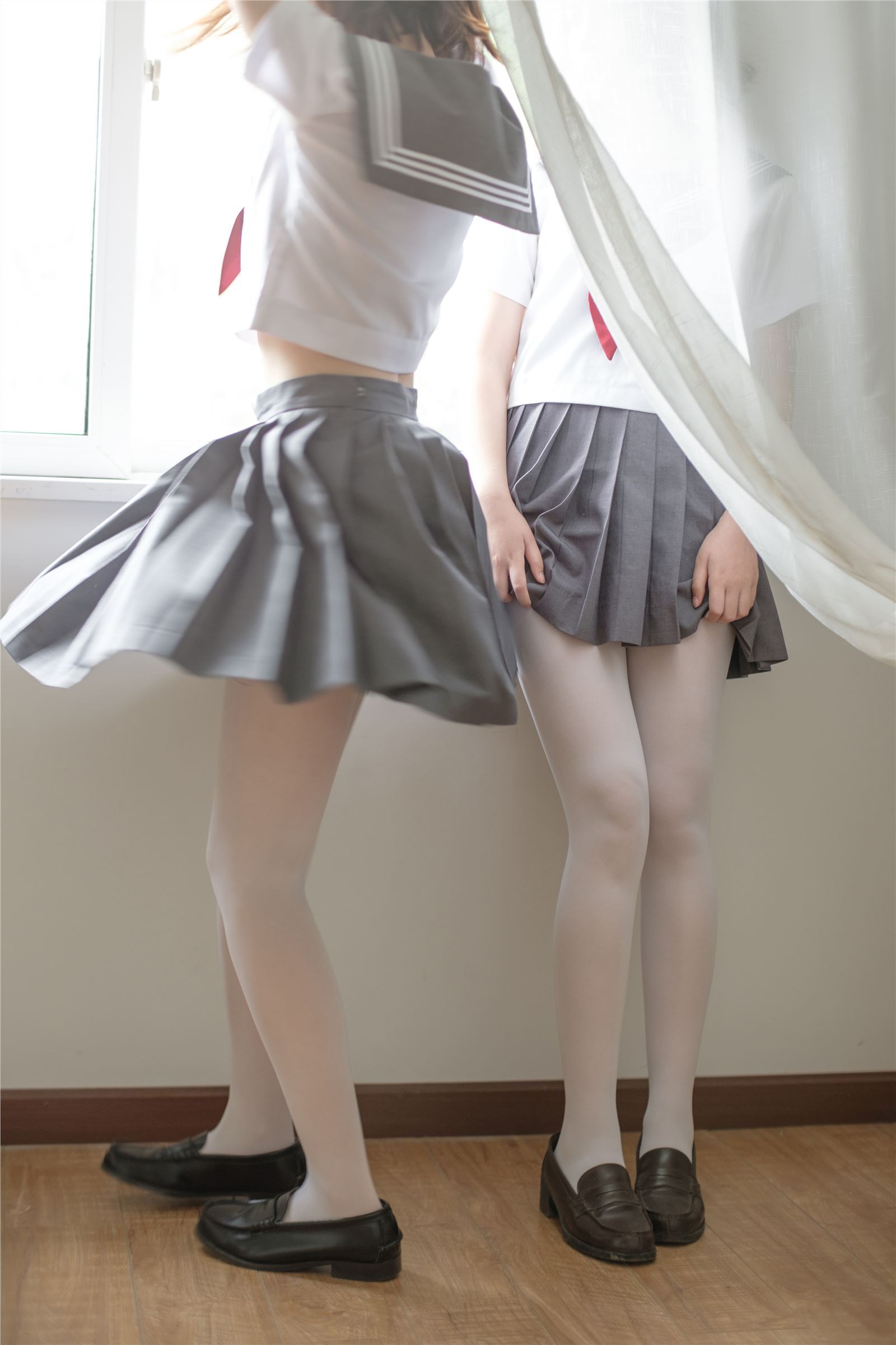 [森萝财团]萝莉丝足写真 X-025