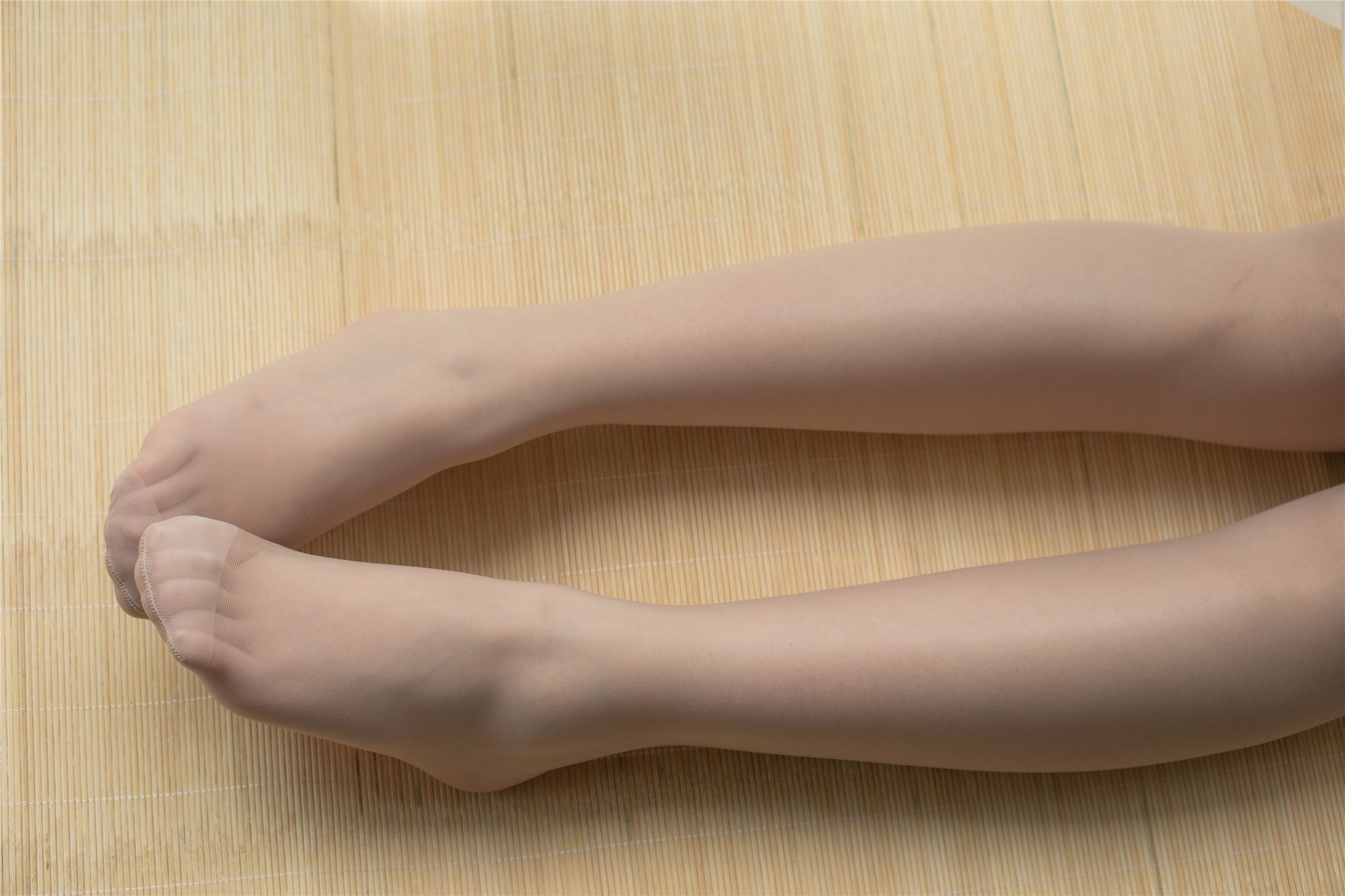 [森萝财团]萝莉丝足写真 X-028