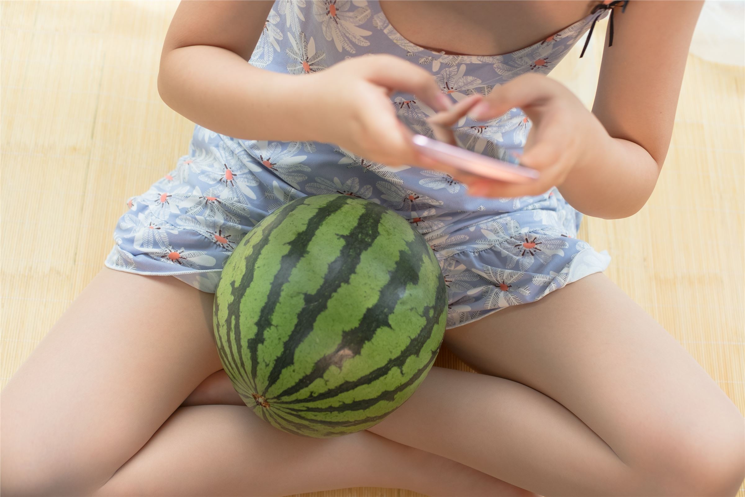 [森萝财团]萝莉丝足写真 X-028