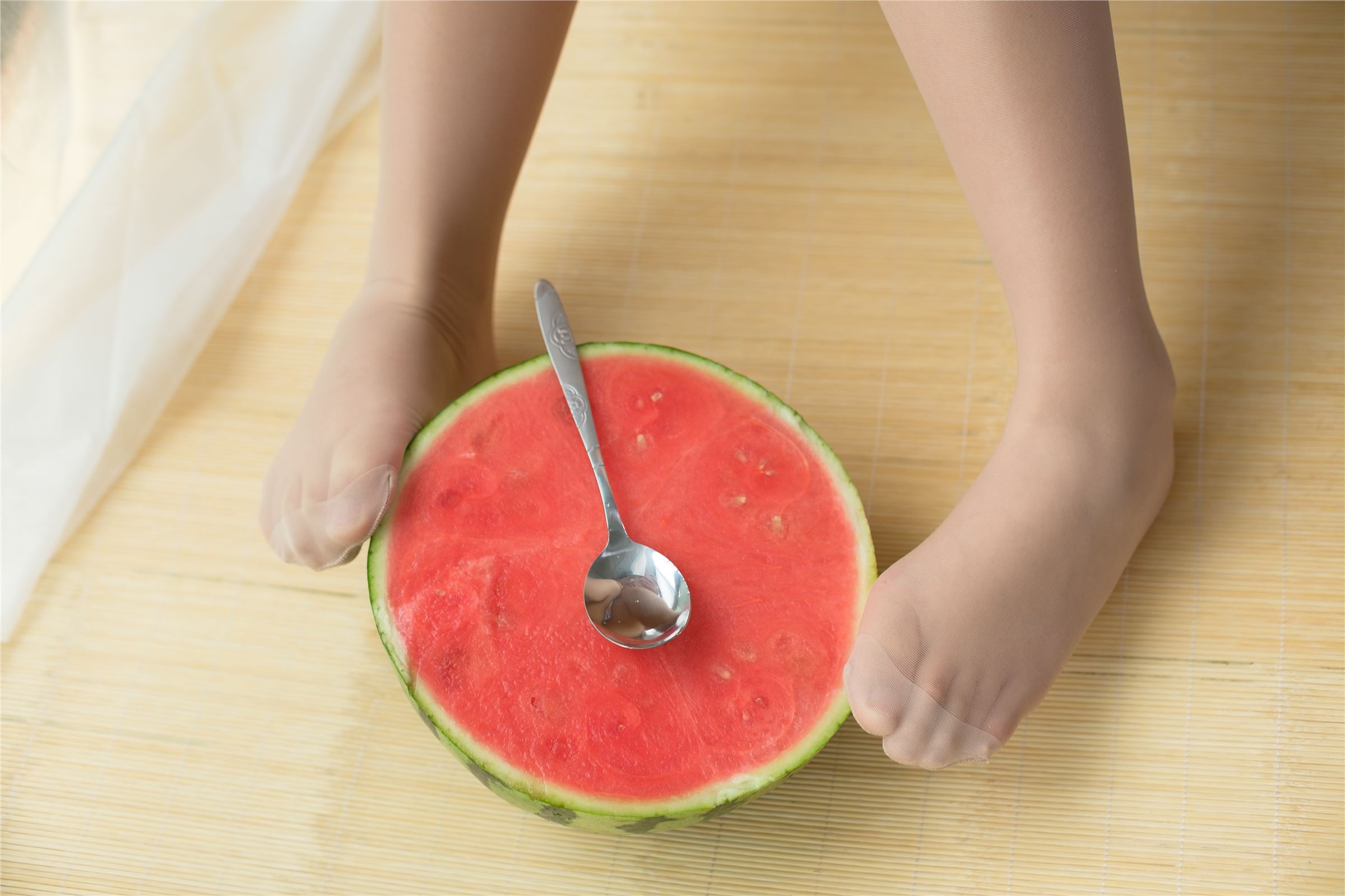 [森萝财团]萝莉丝足写真 X-028