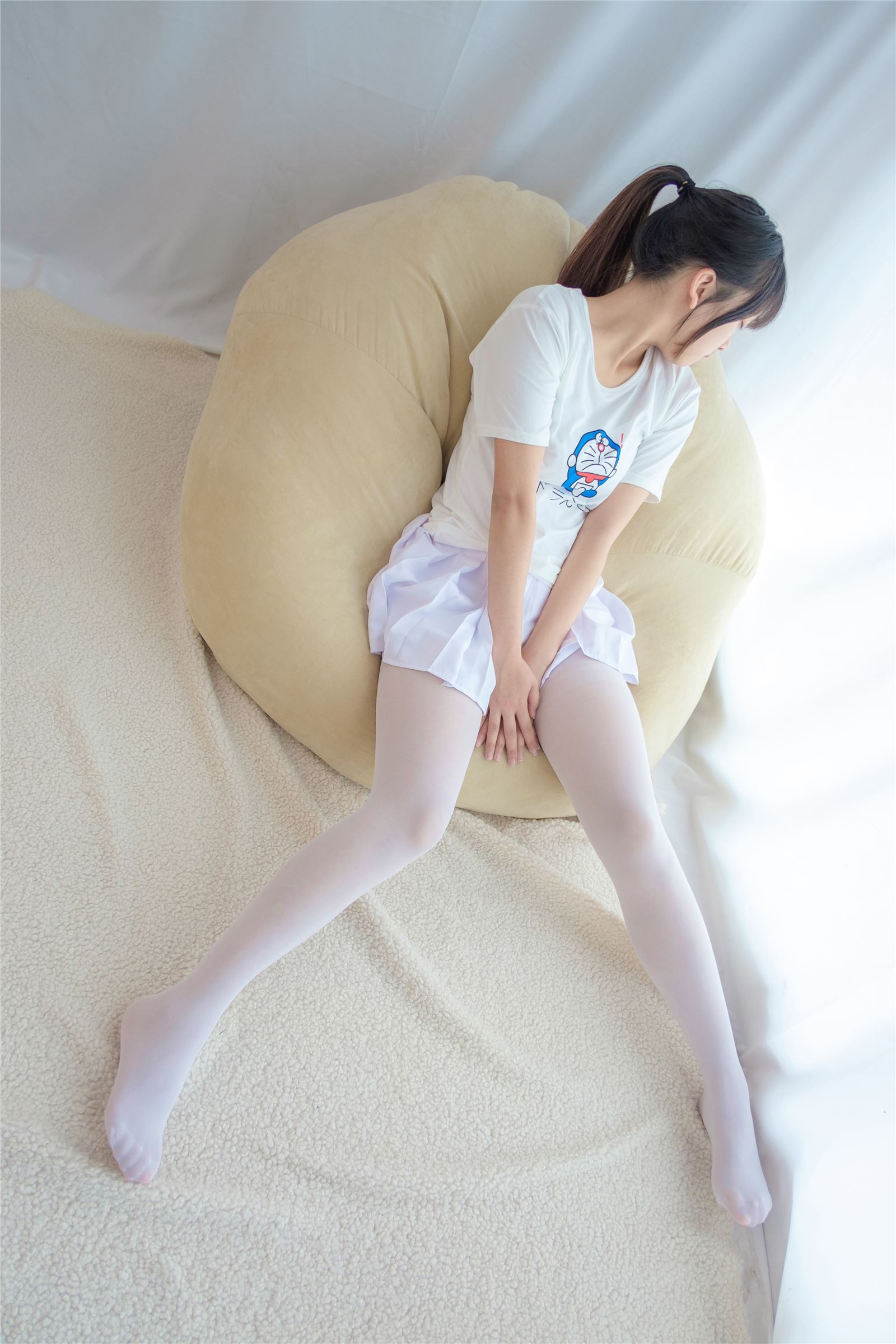 [森萝财团]萝莉丝足写真 R15-006 水嫩嫩的白丝美足