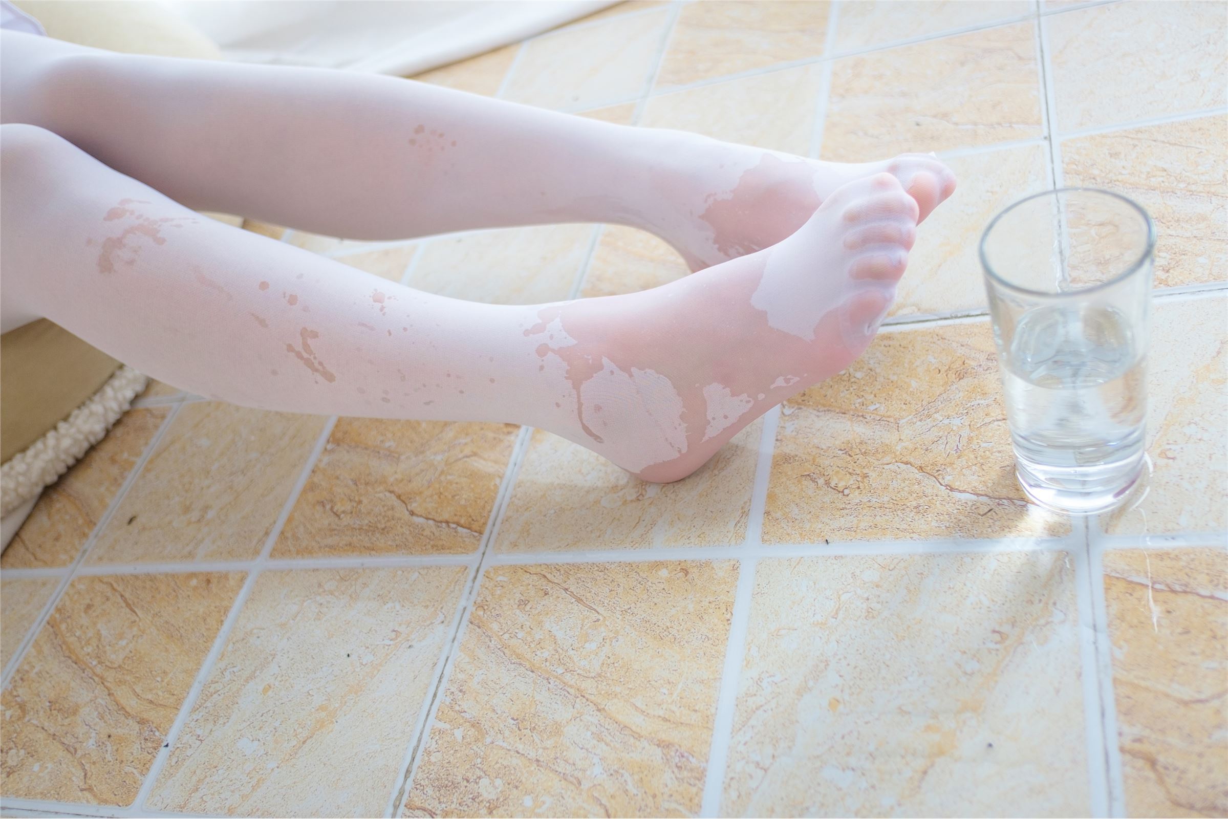 [森萝财团]萝莉丝足写真 R15-006 水嫩嫩的白丝美足