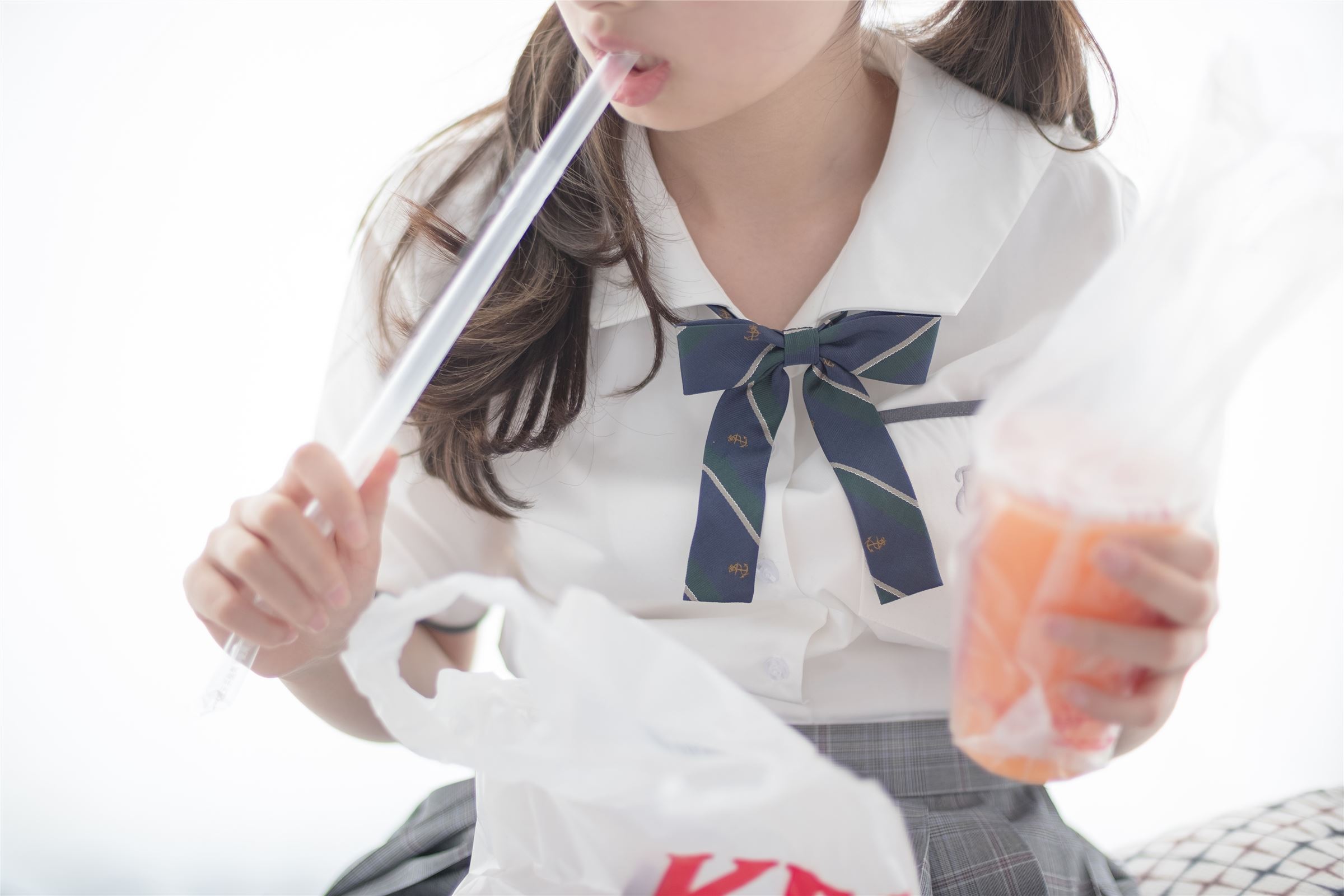 [森萝财团]萝莉丝足写真 R15-009 床上JK白丝