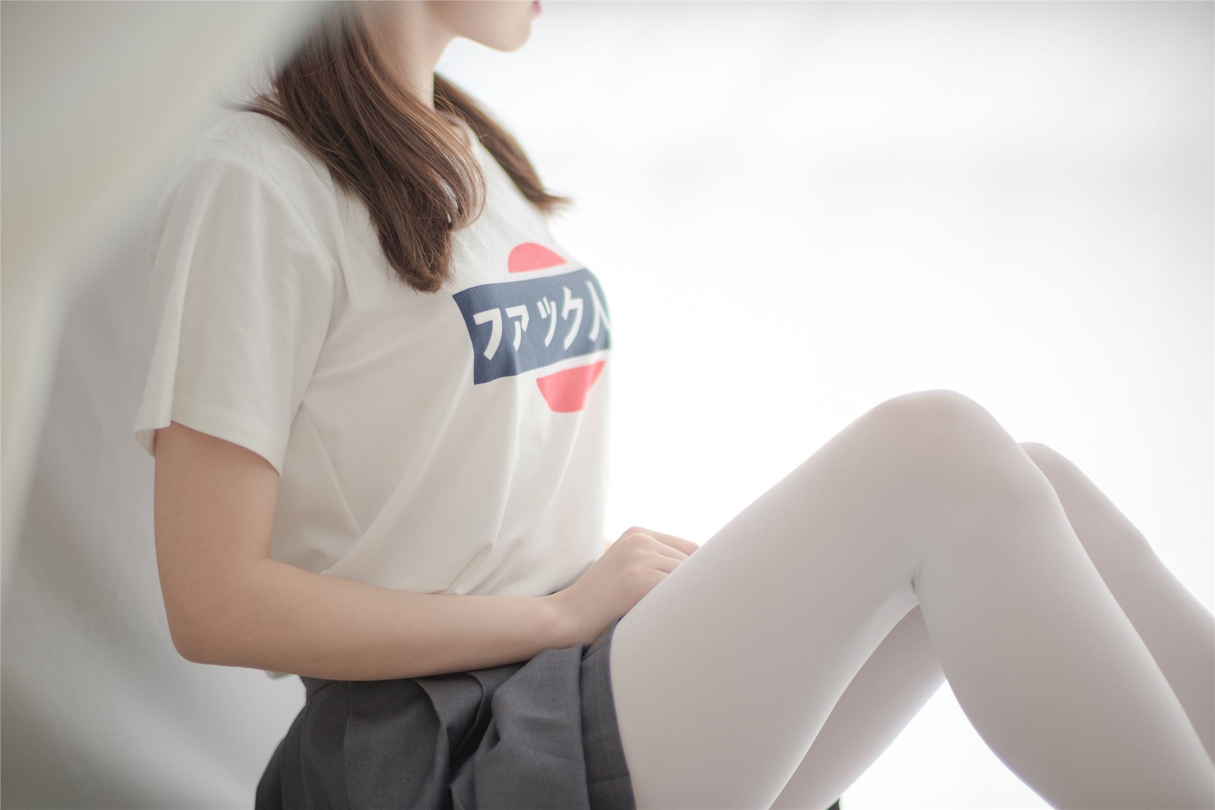 [森萝财团]萝莉丝足写真 R15-010 羞嗒嗒的白丝MM