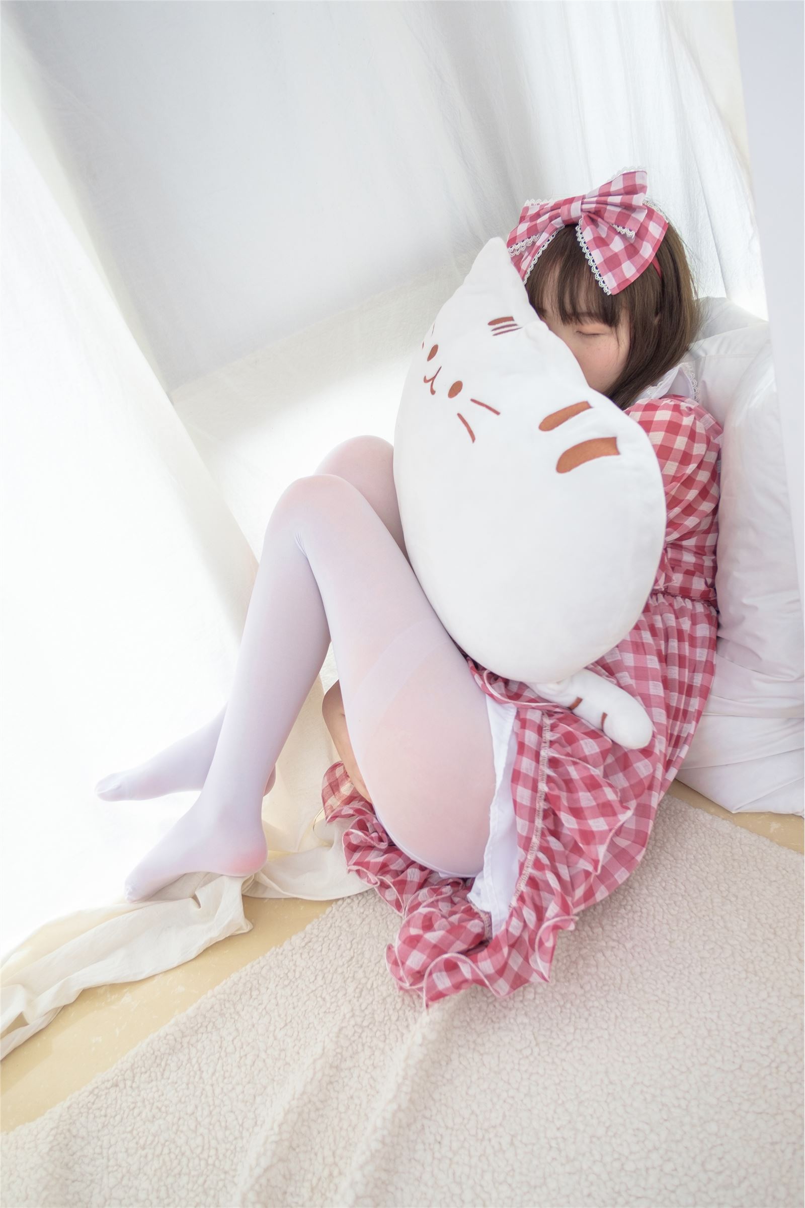 [森萝财团]萝莉丝足写真 R15-011 红色格子裙白丝MM