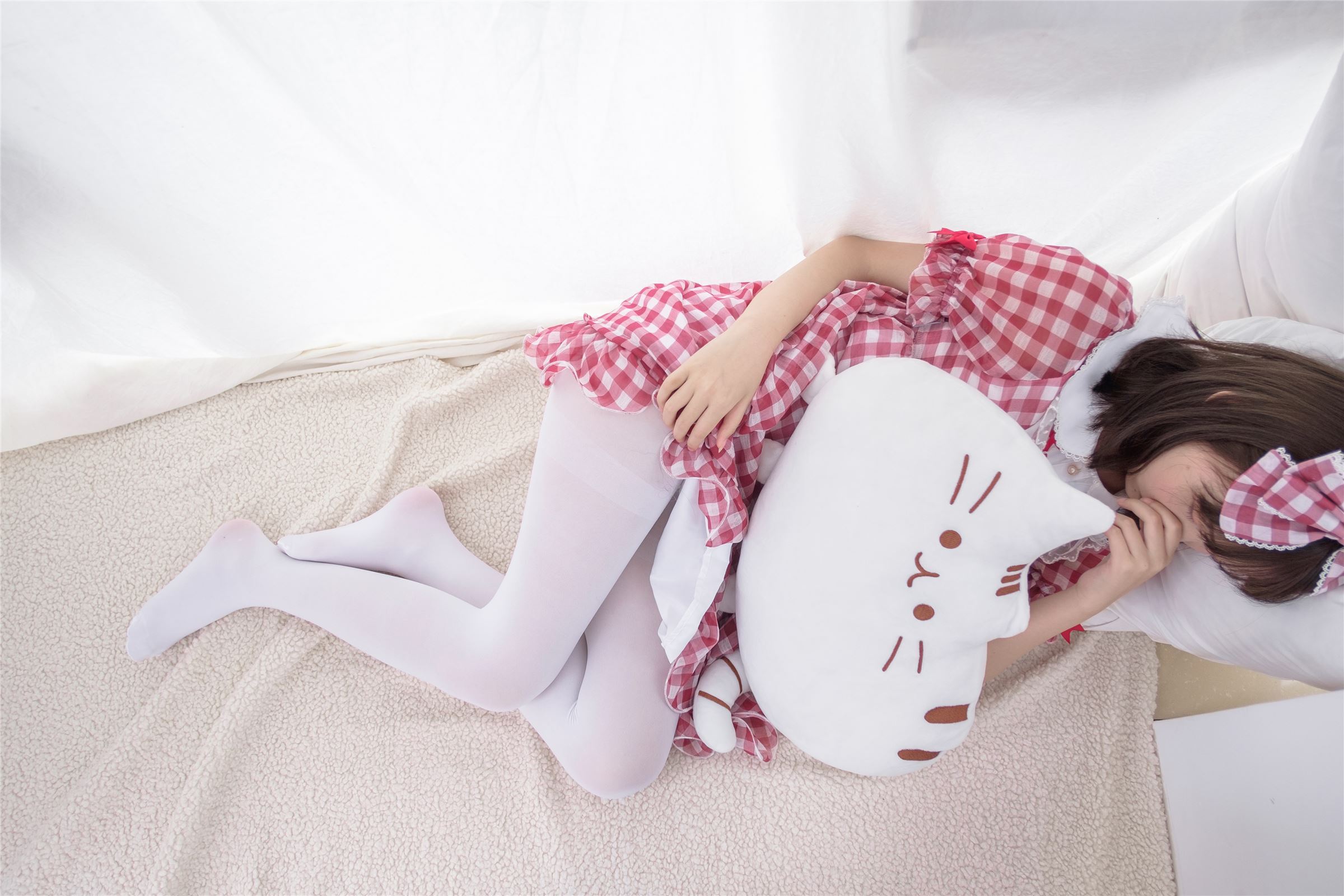 [森萝财团]萝莉丝足写真 R15-011 红色格子裙白丝MM