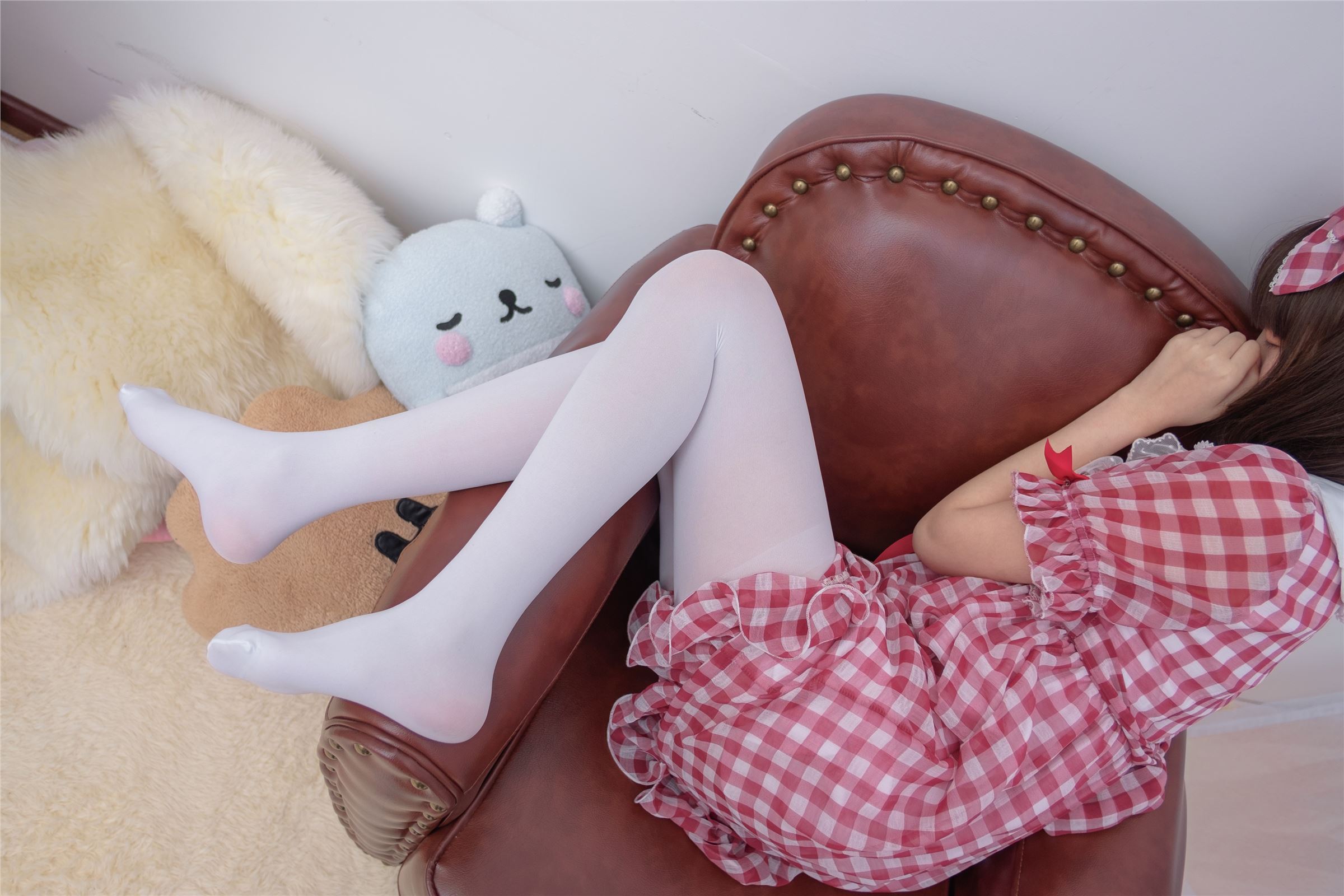 [森萝财团]萝莉丝足写真 R15-011 红色格子裙白丝MM