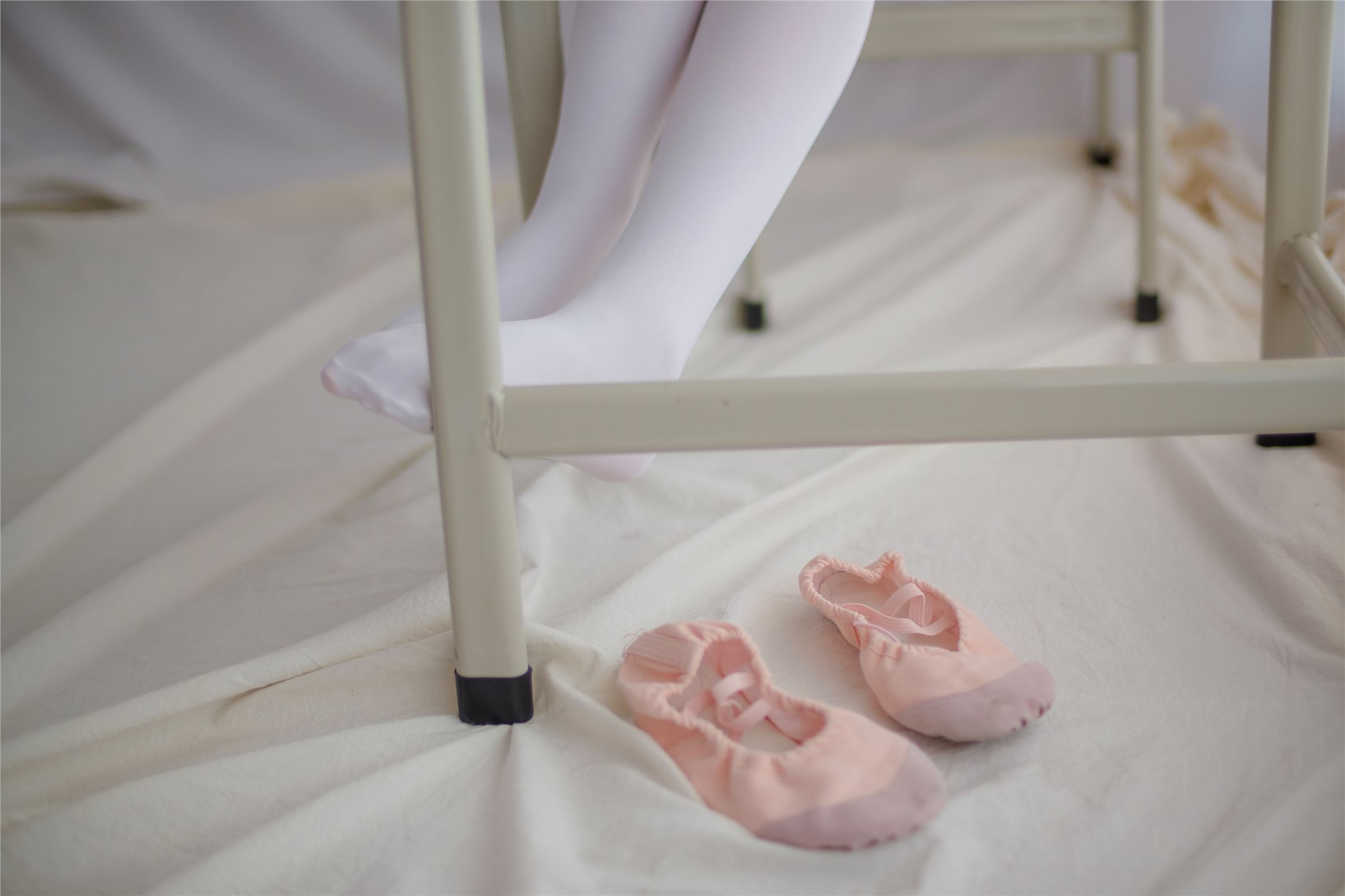 [森萝财团]萝莉丝足写真 R15-012 白丝粉红少女