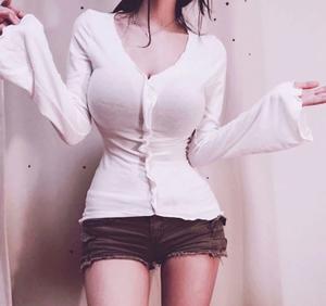 微博嫩妹完具少女w - 浴室拍照被对面偷窥