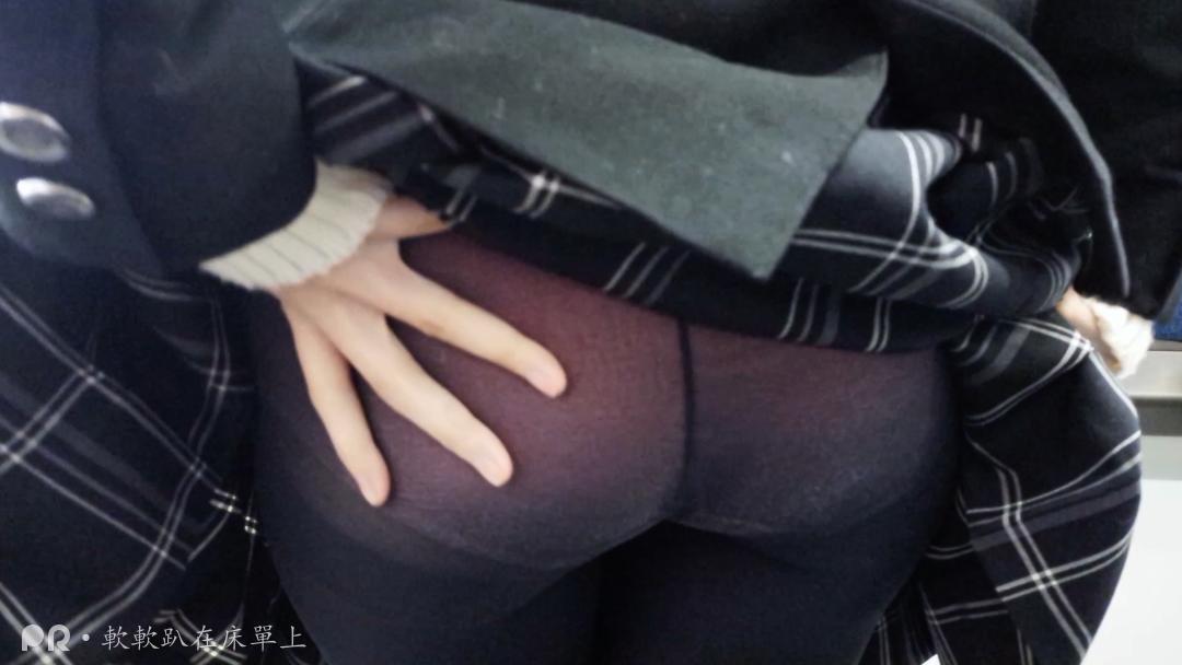 软软趴在床單上-1231 地铁