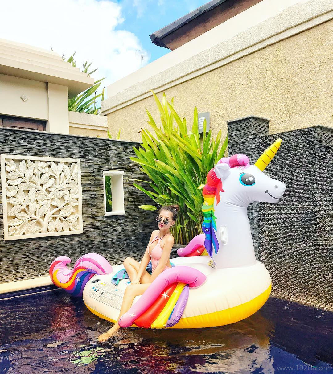 理工科系花「米小米」实验室白袍下是火辣曲线 米小米图片打包[S]