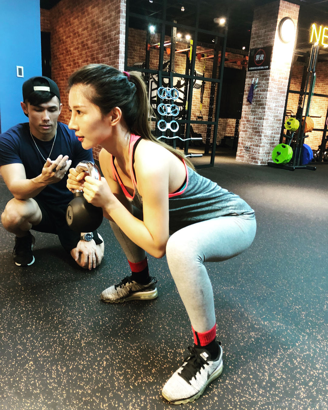 理工科系花「米小米」实验室白袍下是火辣曲线 米小米图片打包[S]