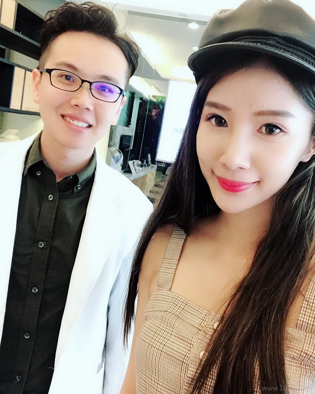 理工科系花「米小米」实验室白袍下是火辣曲线 米小米图片打包[S]