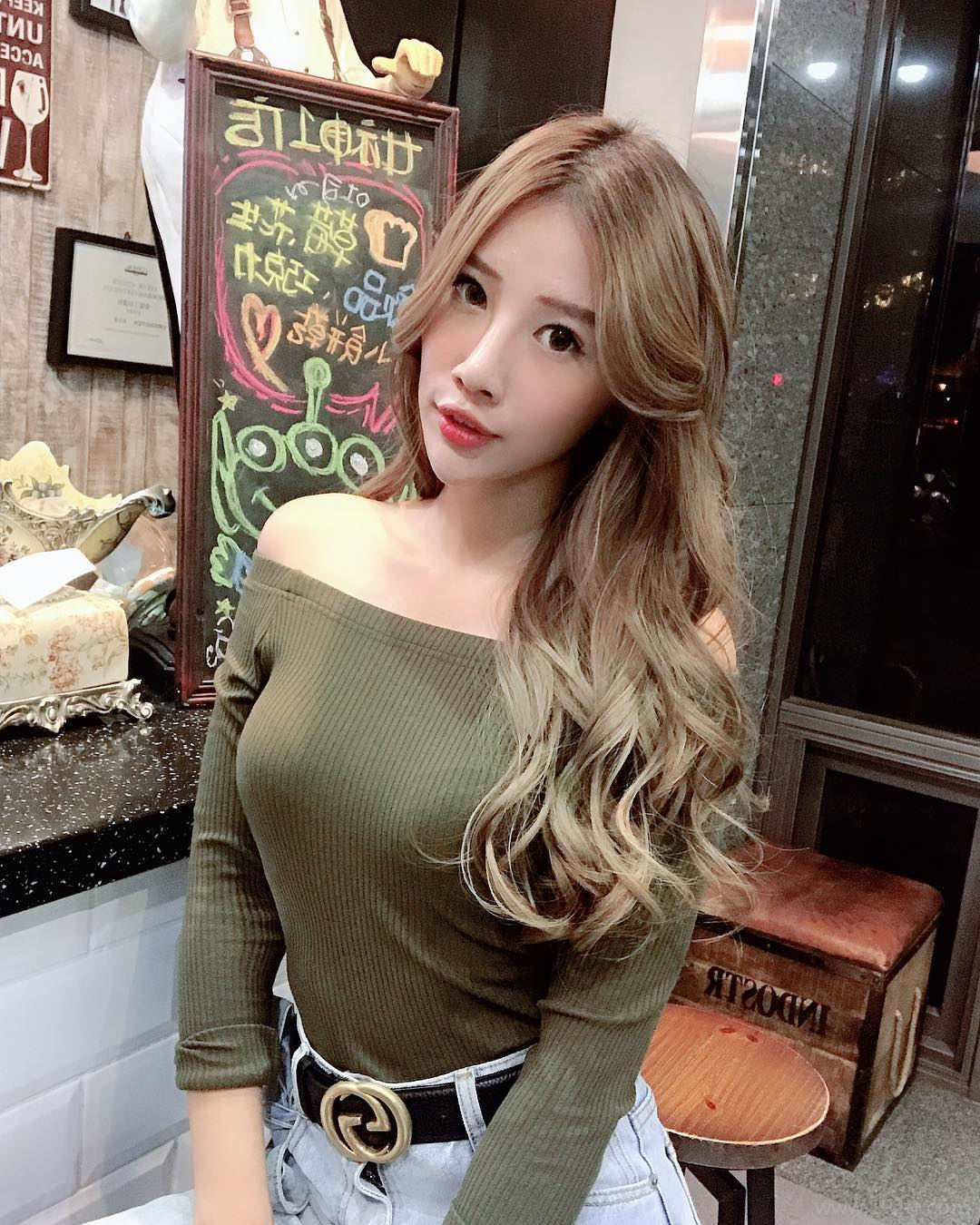 理工科系花「米小米」实验室白袍下是火辣曲线 米小米图片打包[S]