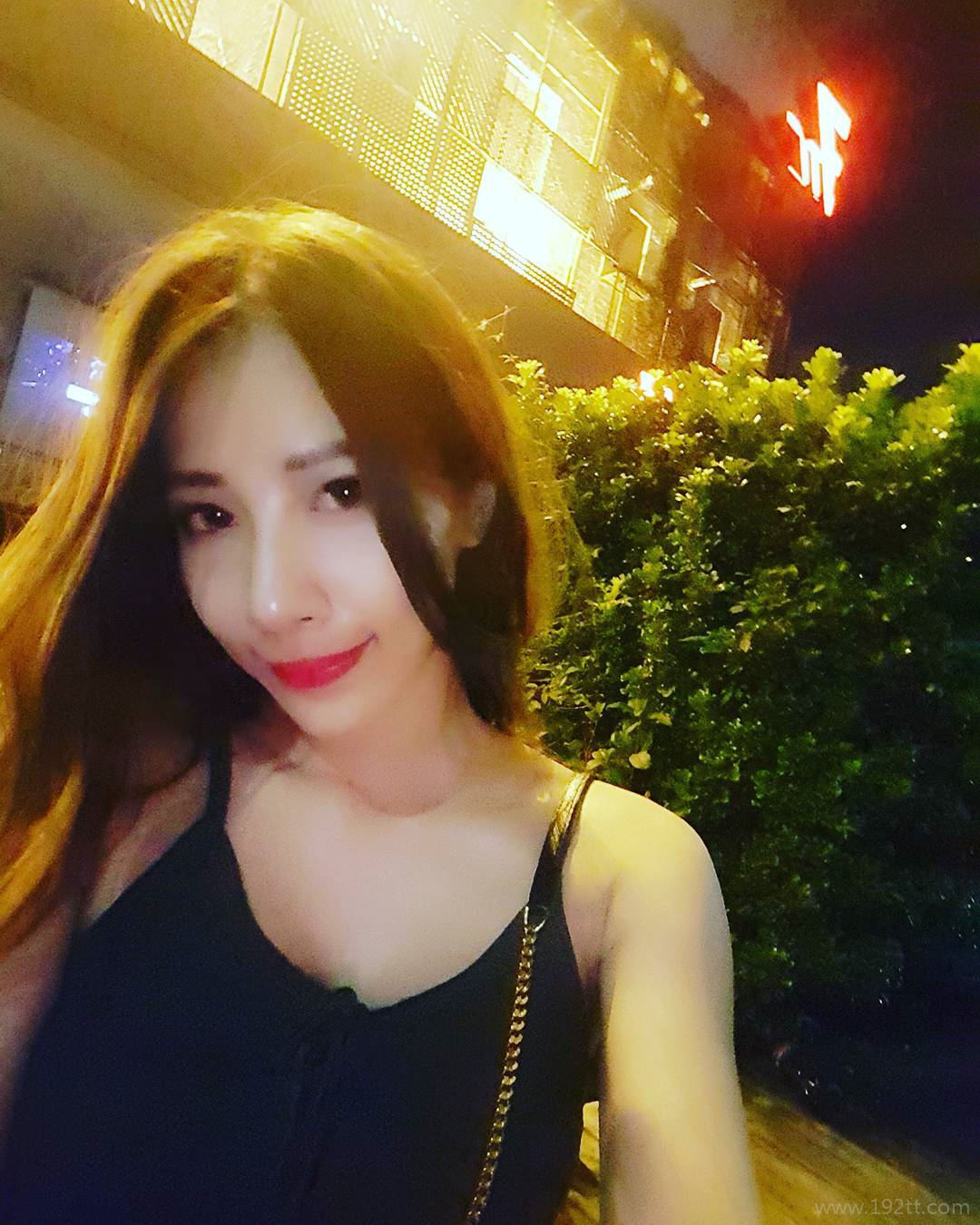 理工科系花「米小米」实验室白袍下是火辣曲线 米小米图片打包[S]