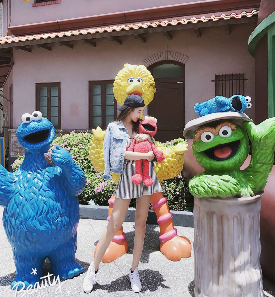 理工科系花「米小米」实验室白袍下是火辣曲线 米小米图片打包[S]