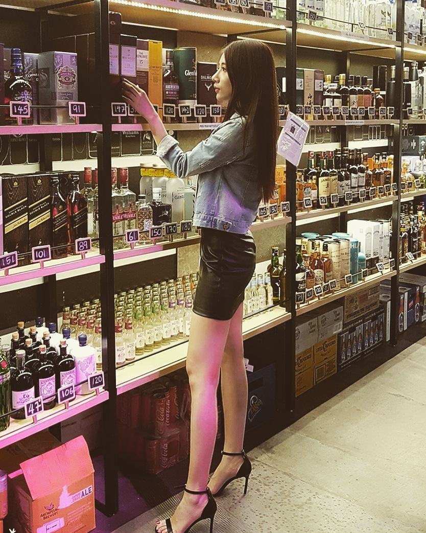 理工科系花「米小米」实验室白袍下是火辣曲线 米小米图片打包[S]