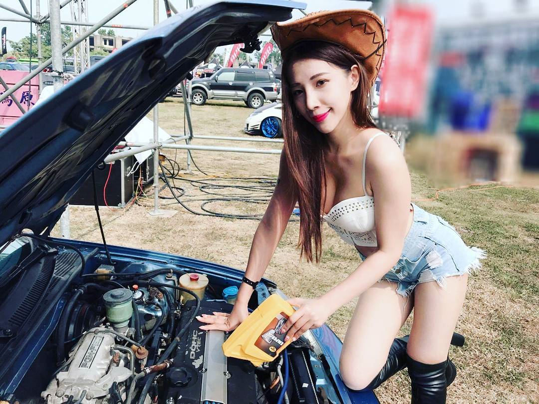 理工科系花「米小米」实验室白袍下是火辣曲线 米小米图片打包[S]