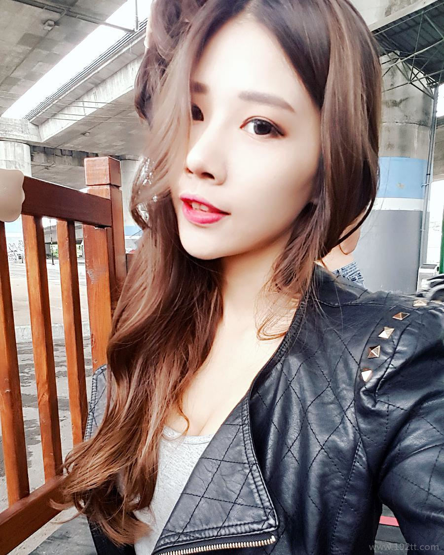 理工科系花「米小米」实验室白袍下是火辣曲线 米小米图片打包[S]