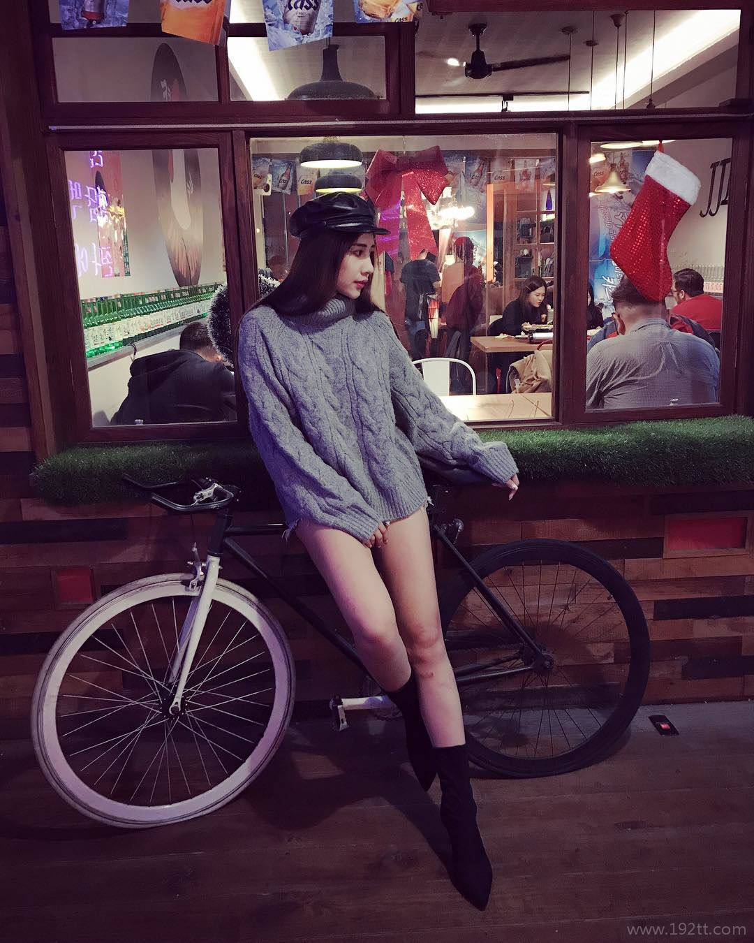 理工科系花「米小米」实验室白袍下是火辣曲线 米小米图片打包[S]