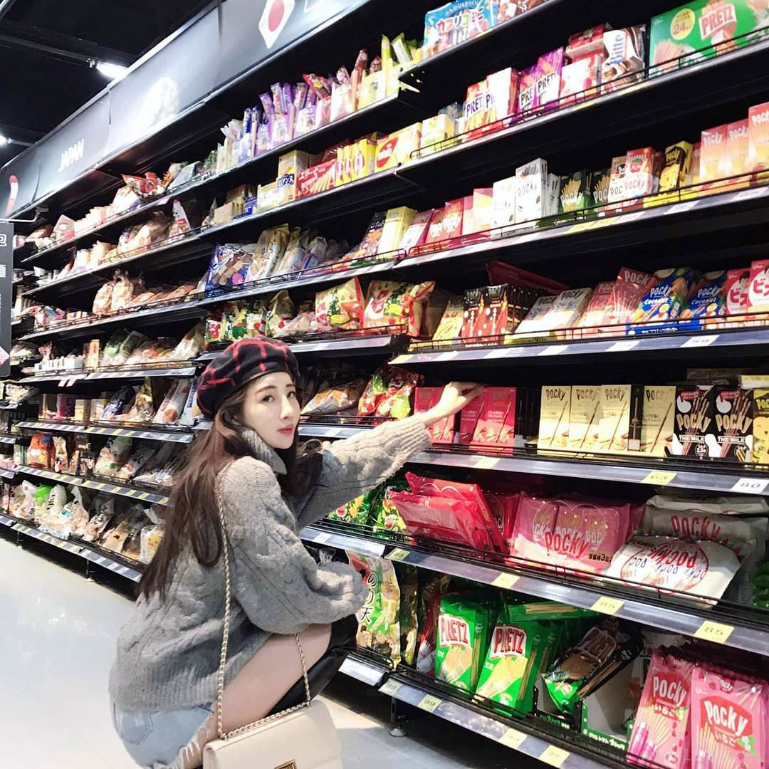 理工科系花「米小米」实验室白袍下是火辣曲线 米小米图片打包[S]