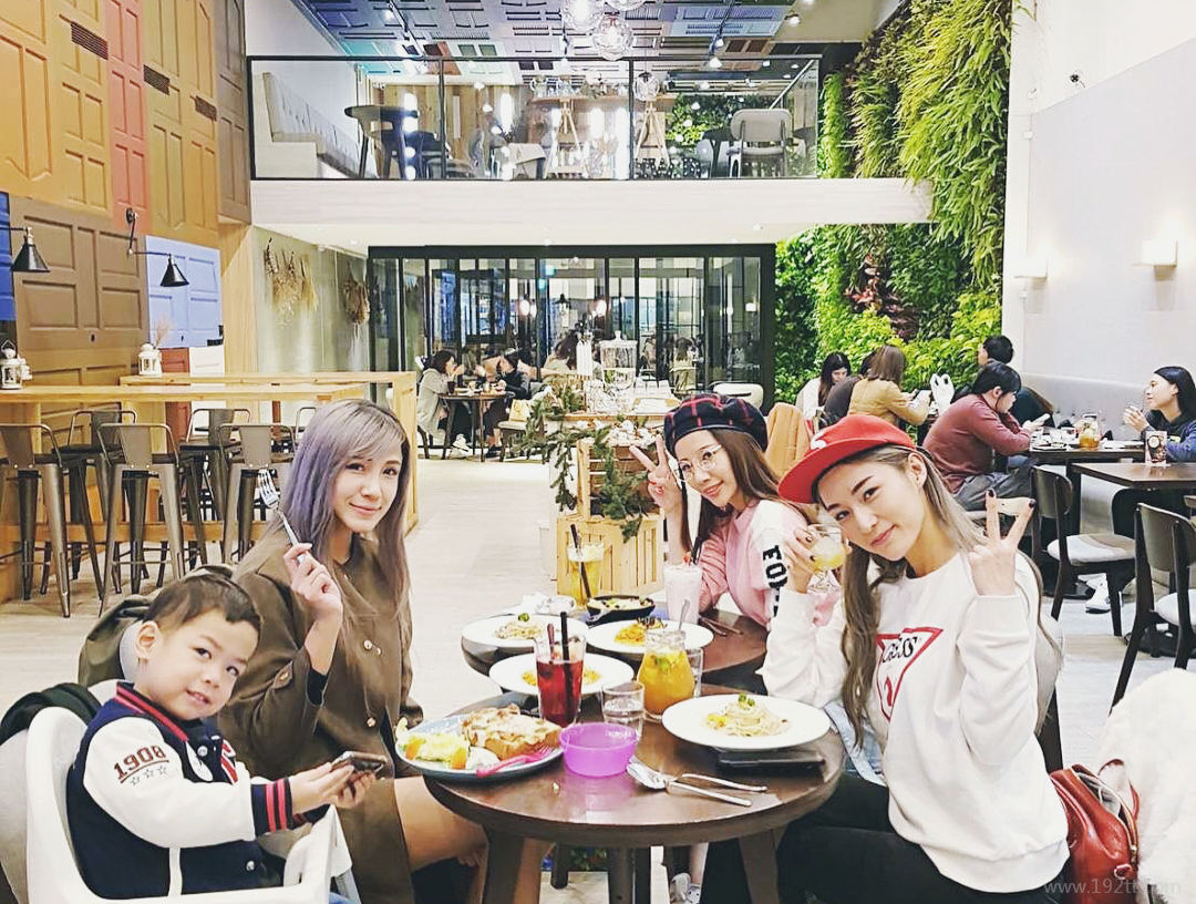 理工科系花「米小米」实验室白袍下是火辣曲线 米小米图片打包[S]