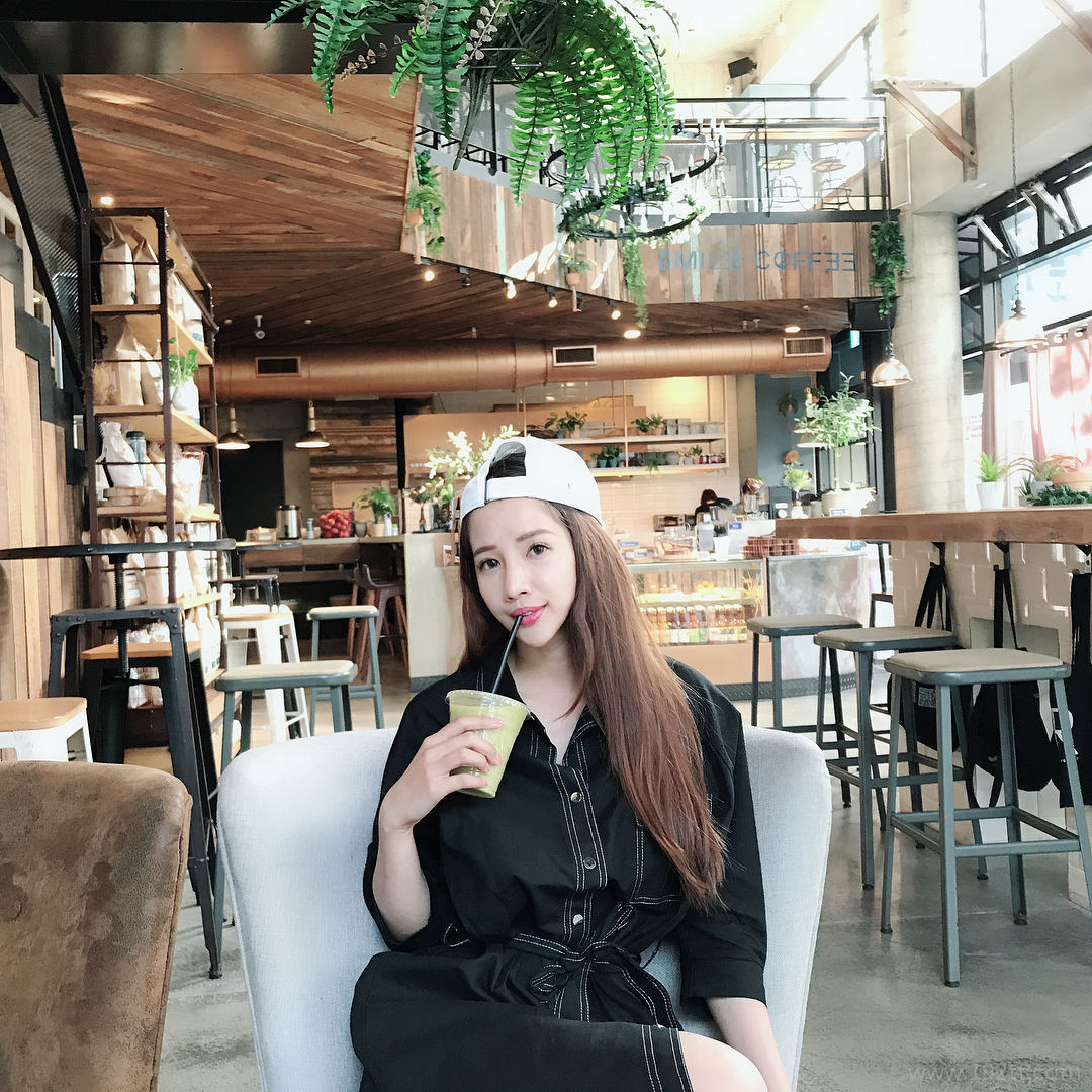 理工科系花「米小米」实验室白袍下是火辣曲线 米小米图片打包[S]