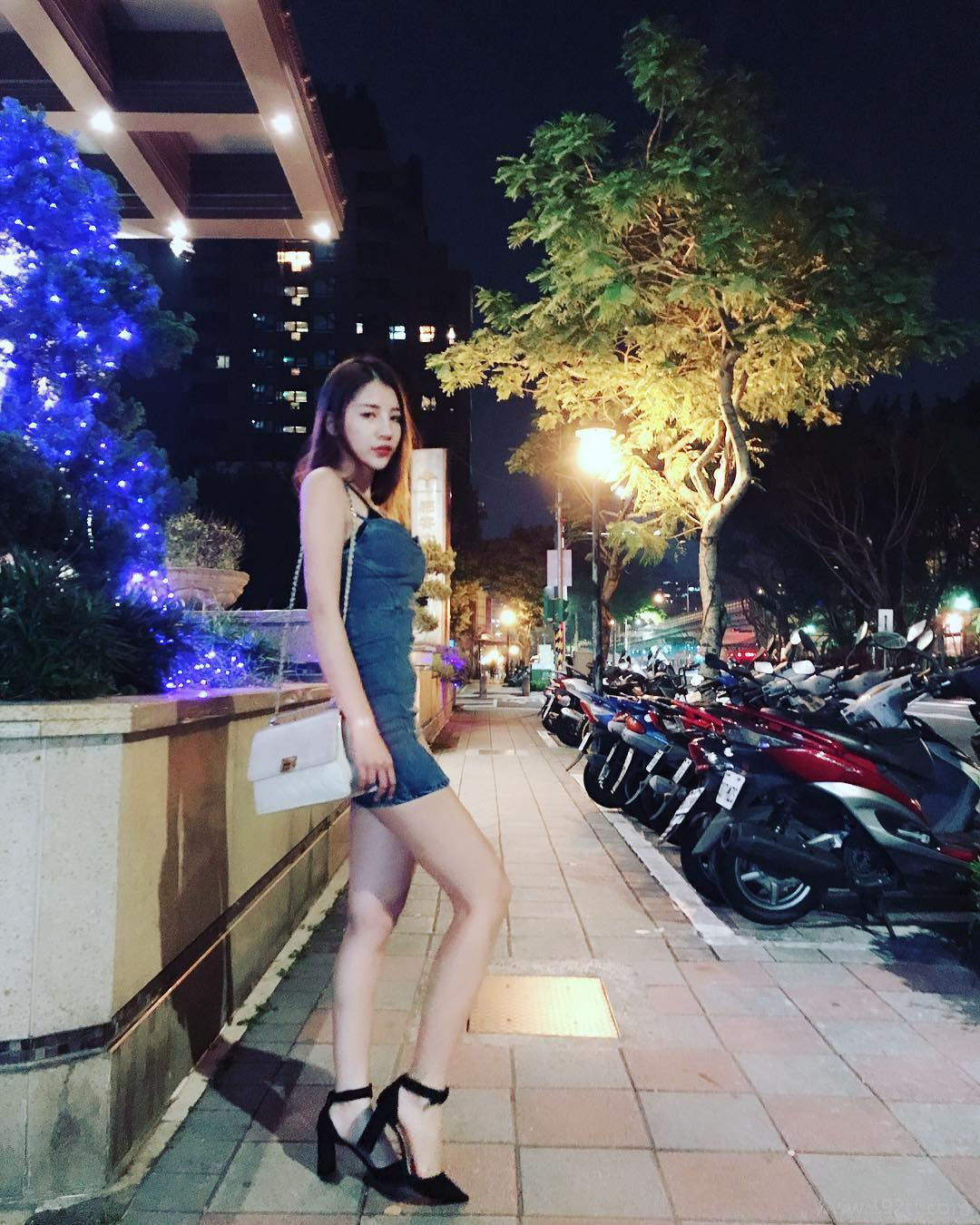 理工科系花「米小米」实验室白袍下是火辣曲线 米小米图片打包[S]