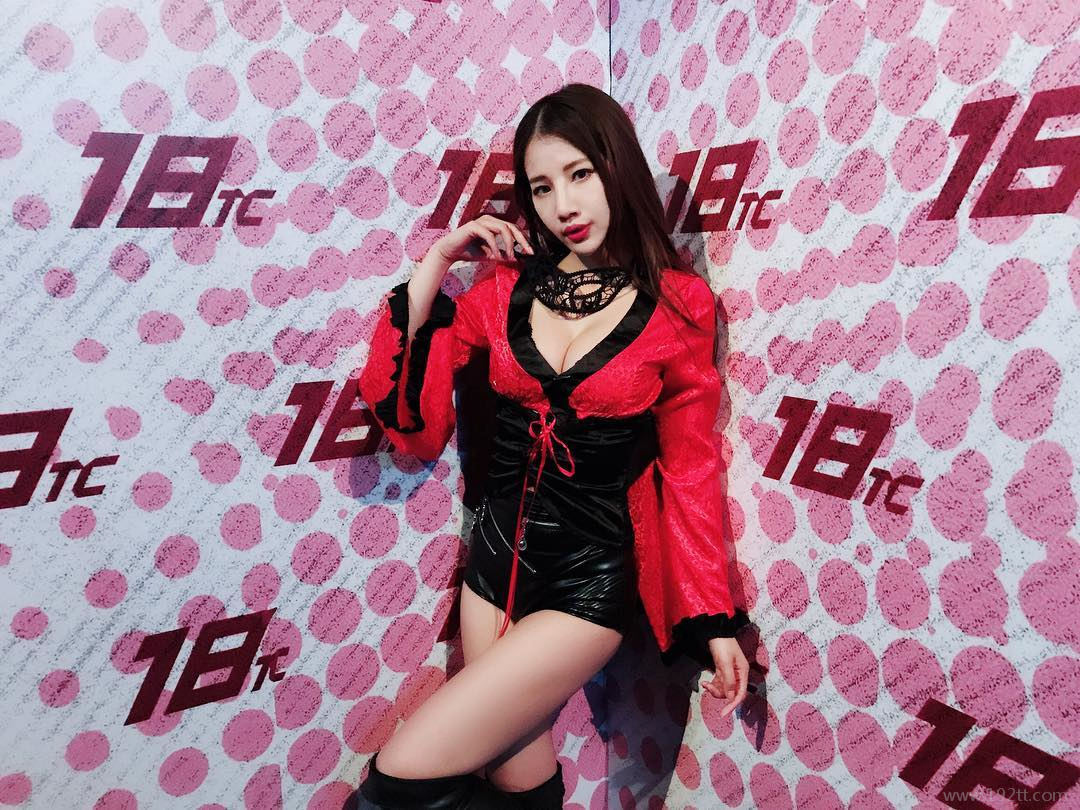 理工科系花「米小米」实验室白袍下是火辣曲线 米小米图片打包[S]