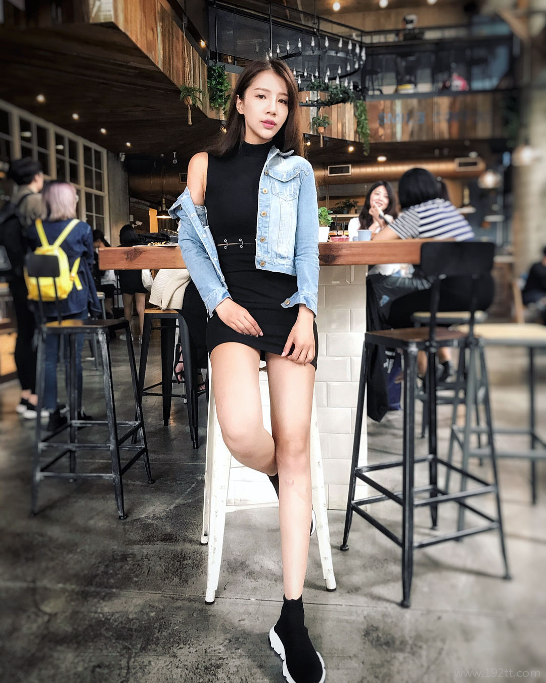 理工科系花「米小米」实验室白袍下是火辣曲线 米小米图片打包[S]