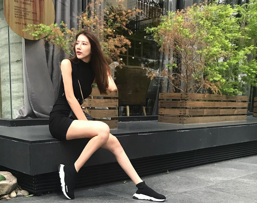 理工科系花「米小米」实验室白袍下是火辣曲线 米小米图片打包[S] 2