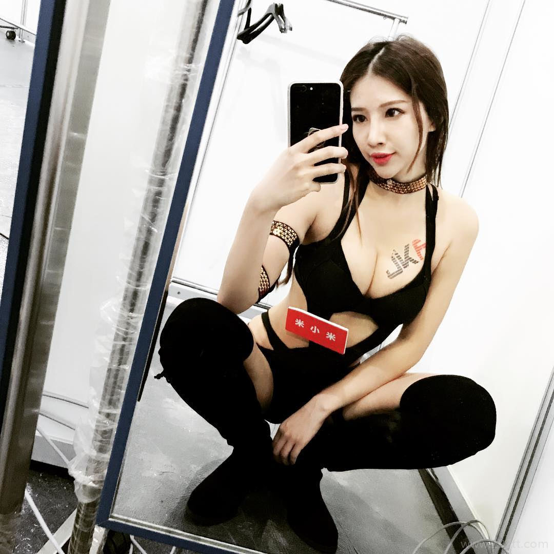 理工科系花「米小米」实验室白袍下是火辣曲线 米小米图片打包[S] 2