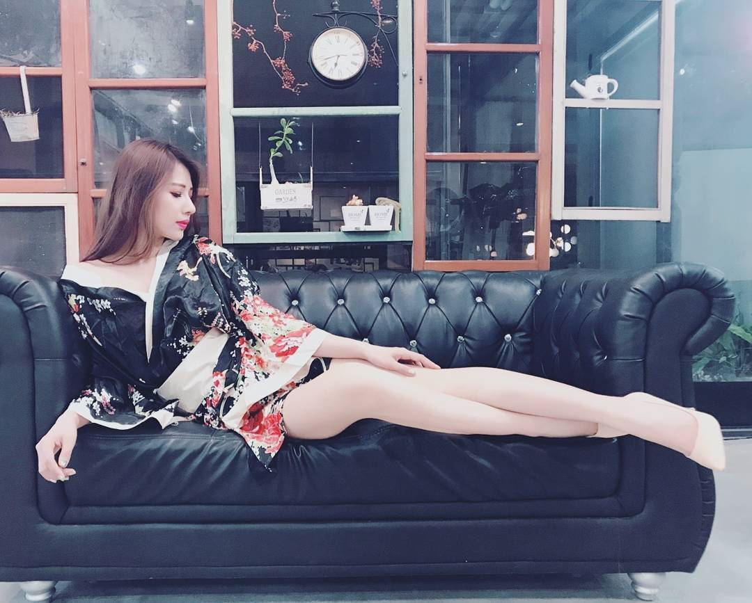 理工科系花「米小米」实验室白袍下是火辣曲线 米小米图片打包[S] 2