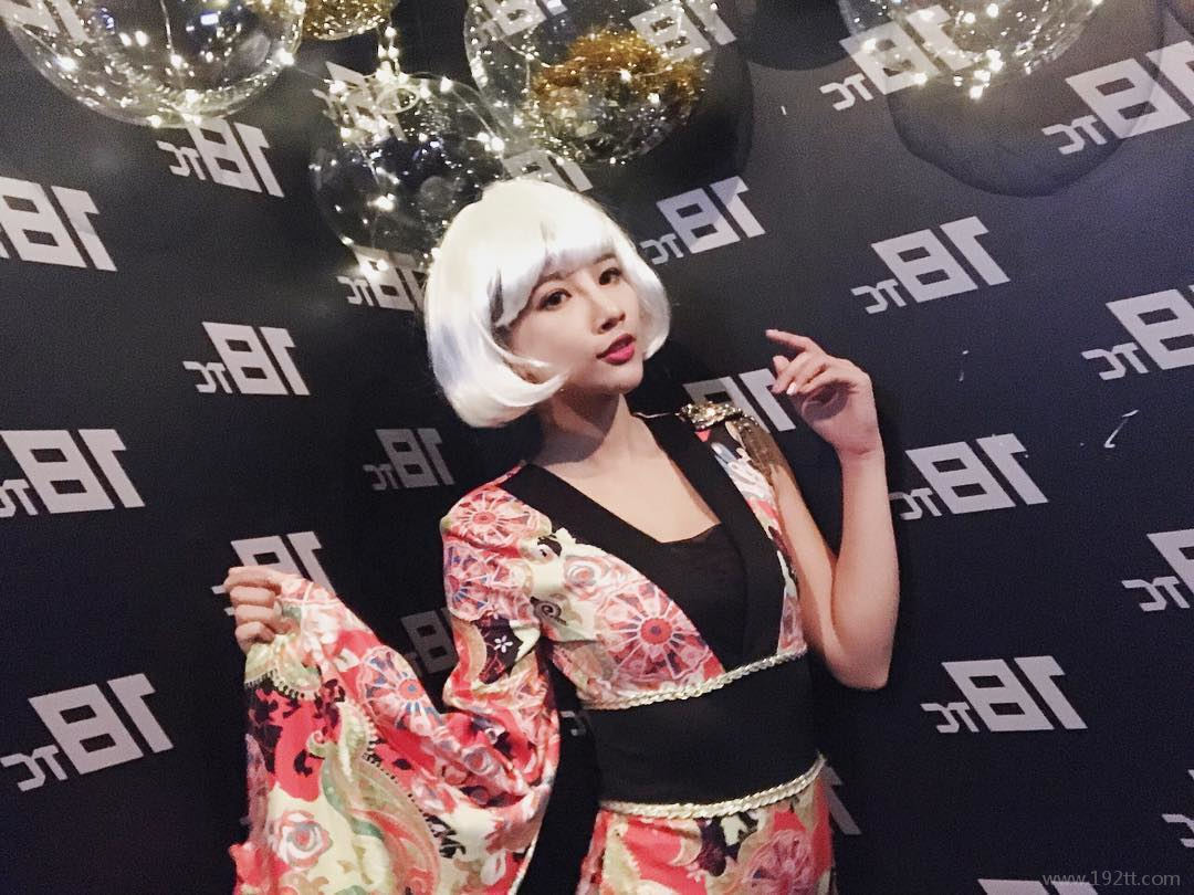 理工科系花「米小米」实验室白袍下是火辣曲线 米小米图片打包[S] 2