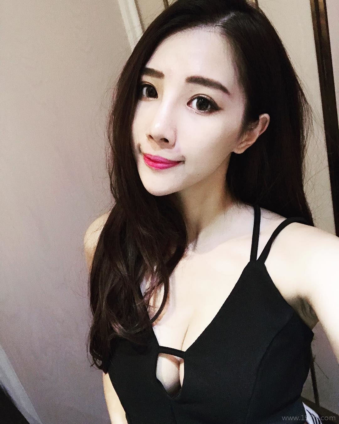 理工科系花「米小米」实验室白袍下是火辣曲线 米小米图片打包[S] 2