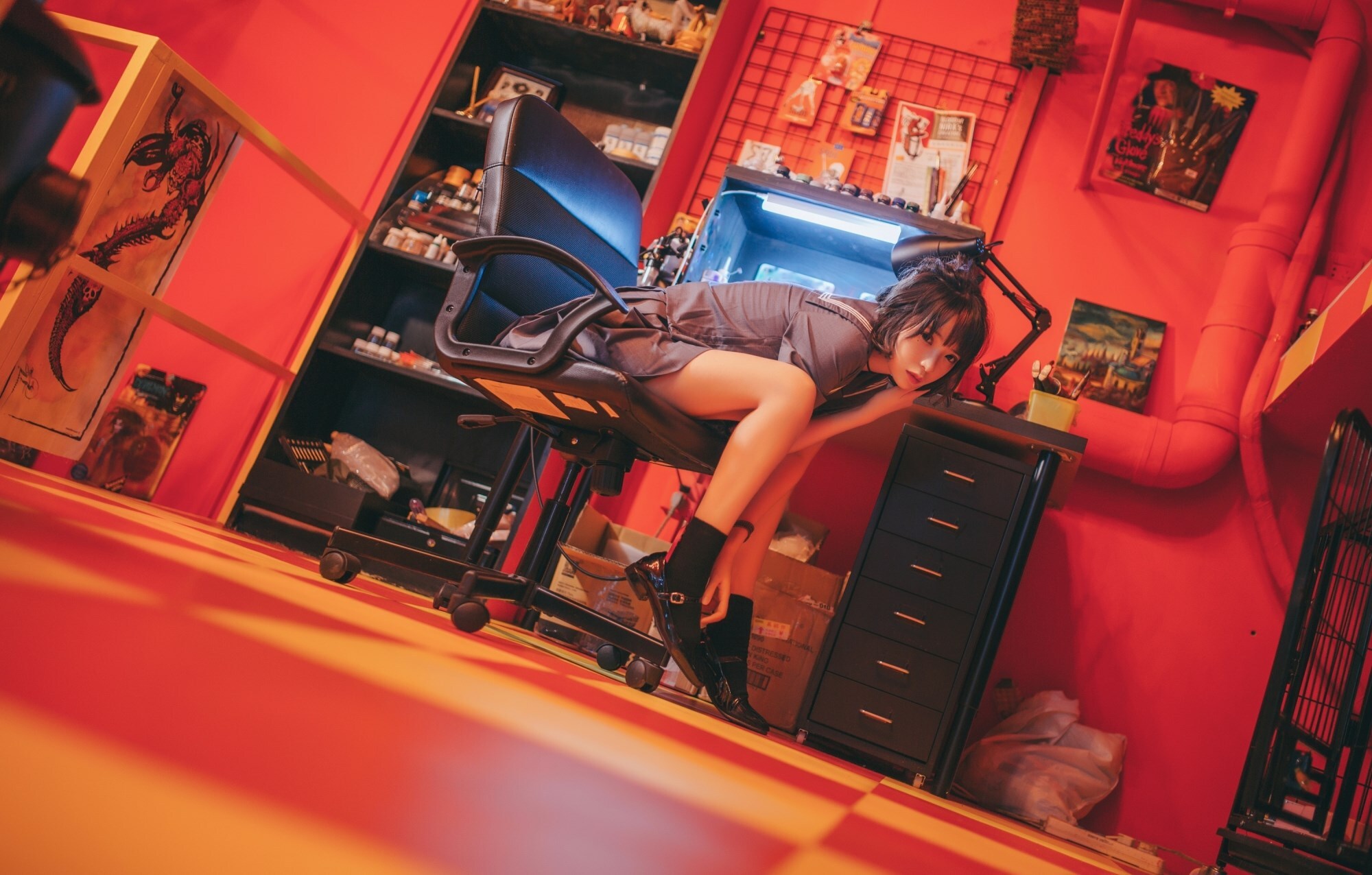 福利姬疯猫ss 被囚禁的少女VIP福利帖