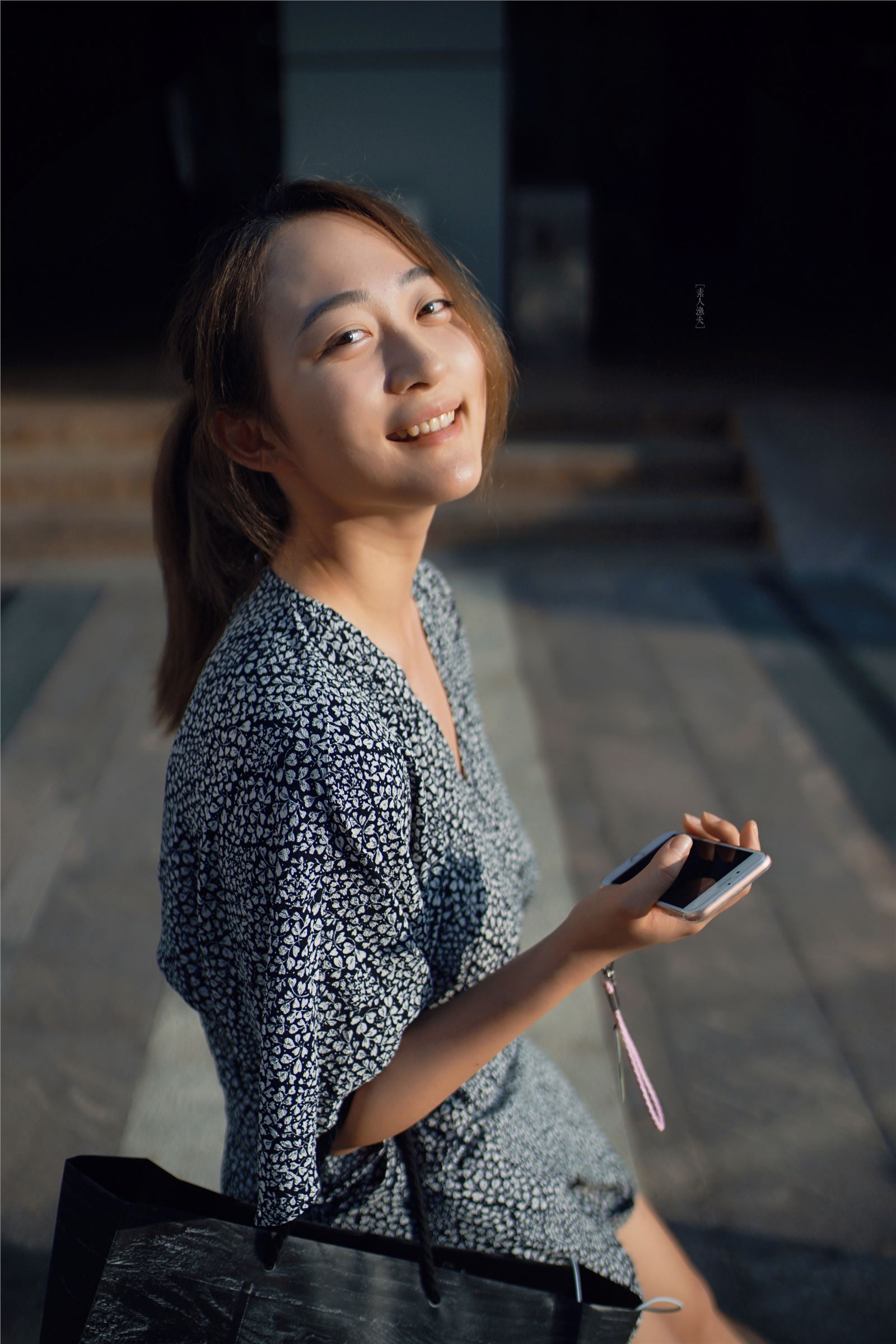 向大佬低头双马尾萌妹 深圳校服女仆装 香港之行