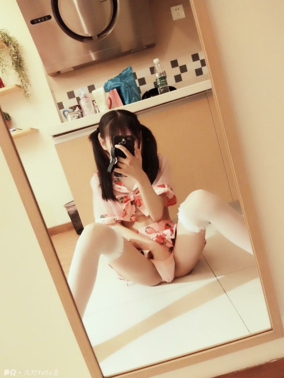 浅野yoyo酱-草莓两套图