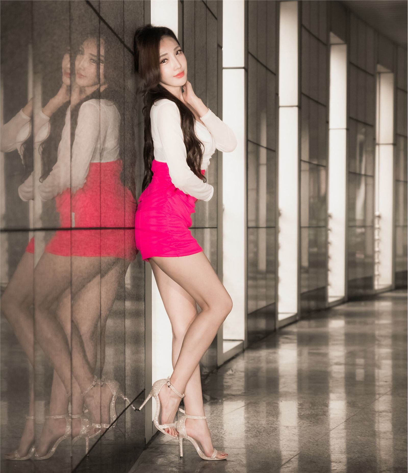 台湾美女书法家赵芸 外拍图集