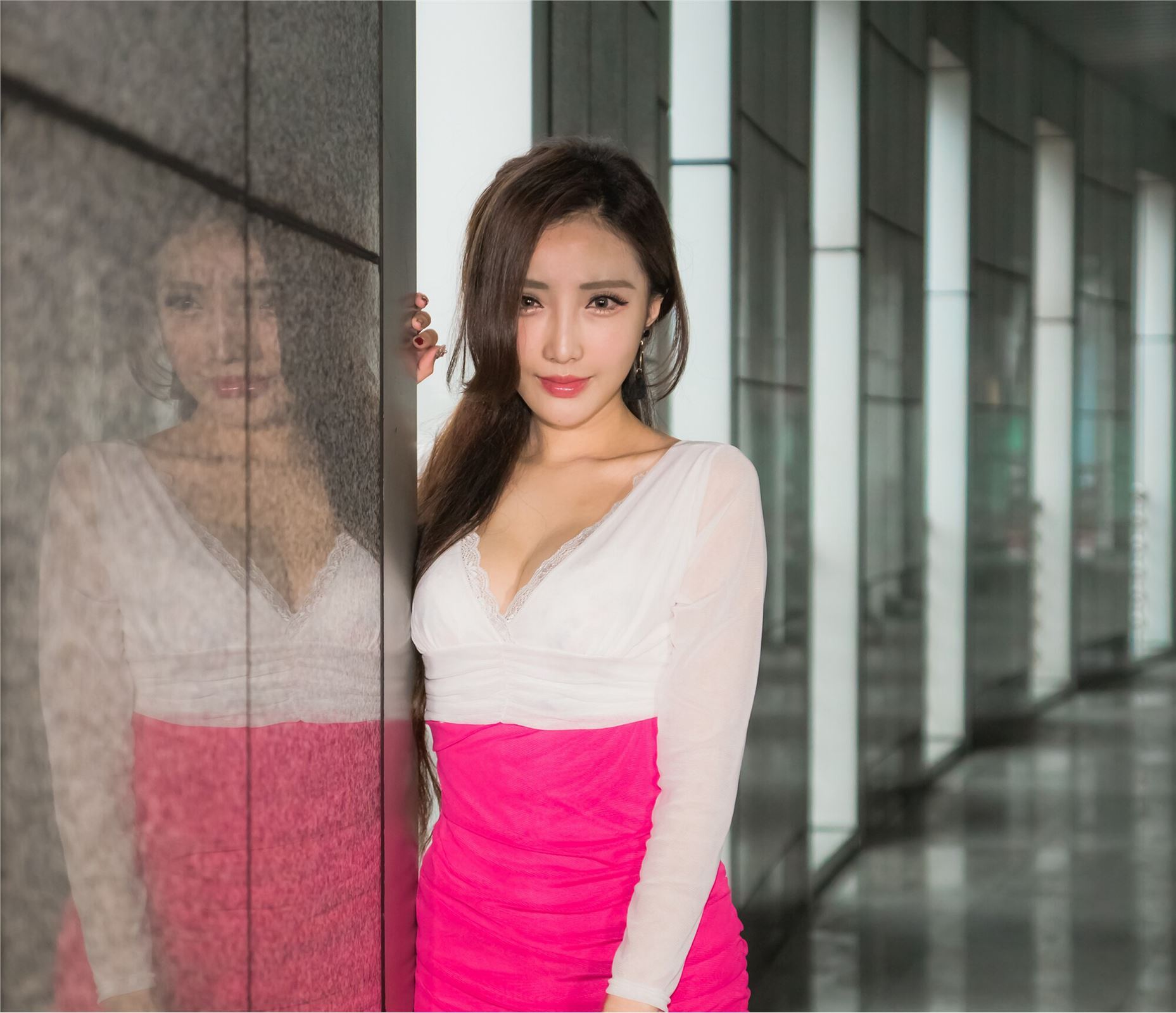 台湾美女书法家赵芸 外拍图集