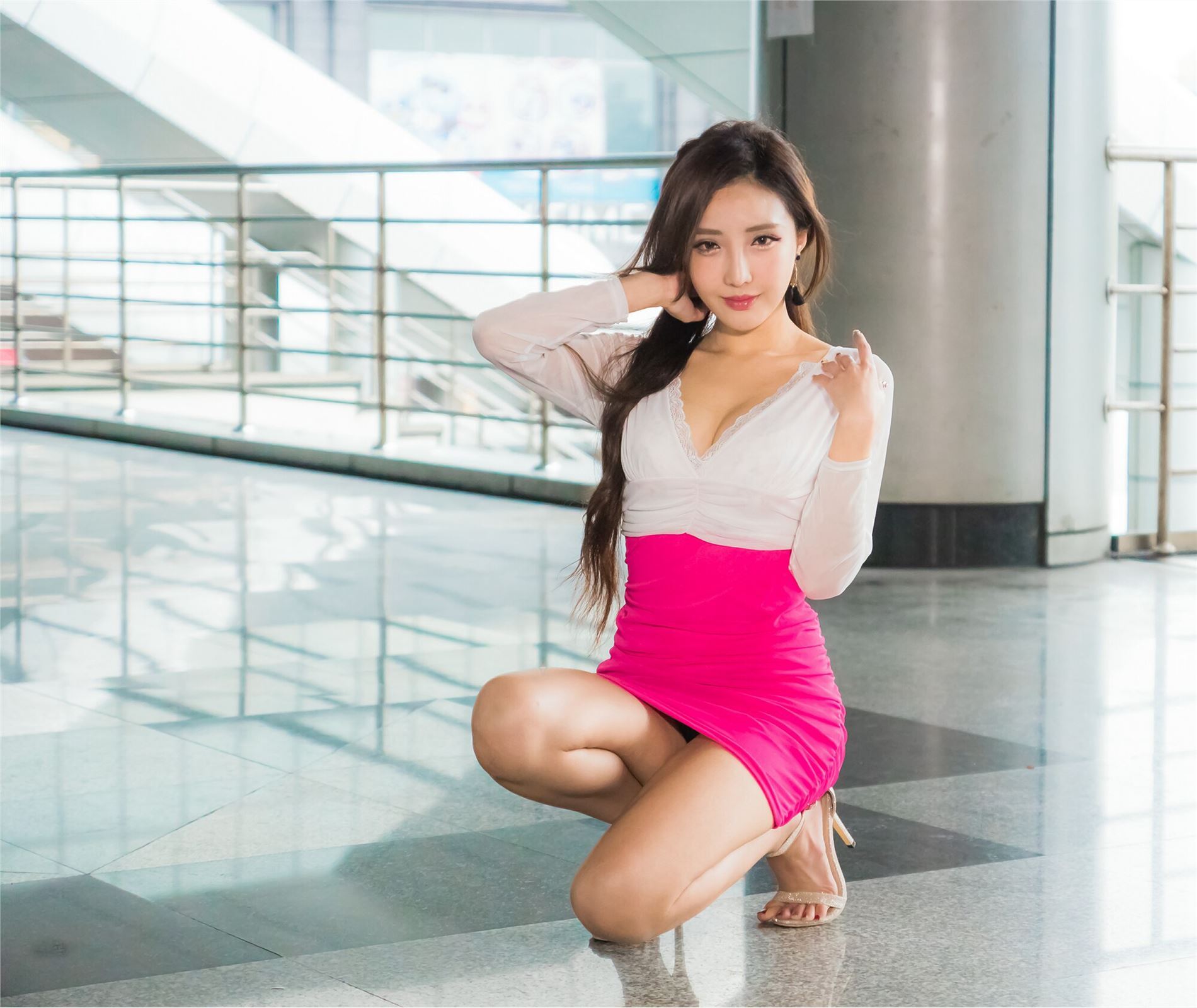 台湾美女书法家赵芸 外拍图集