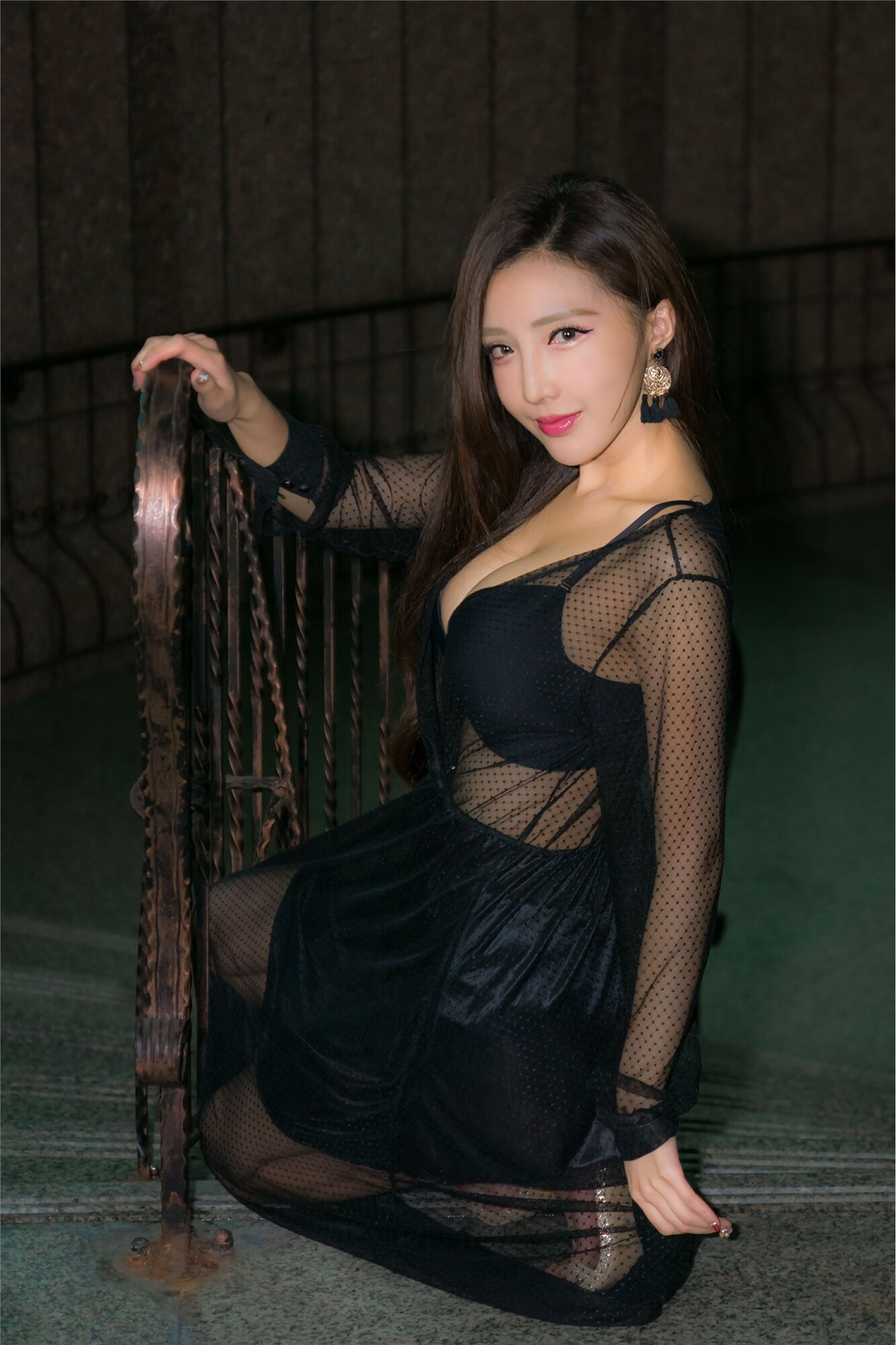 台湾美女书法家赵芸 外拍图集