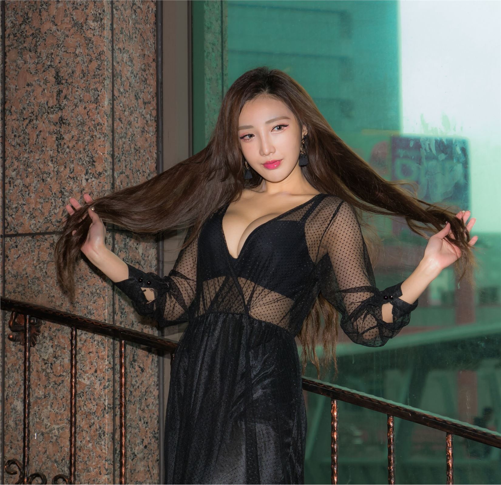 台湾美女书法家赵芸 外拍图集