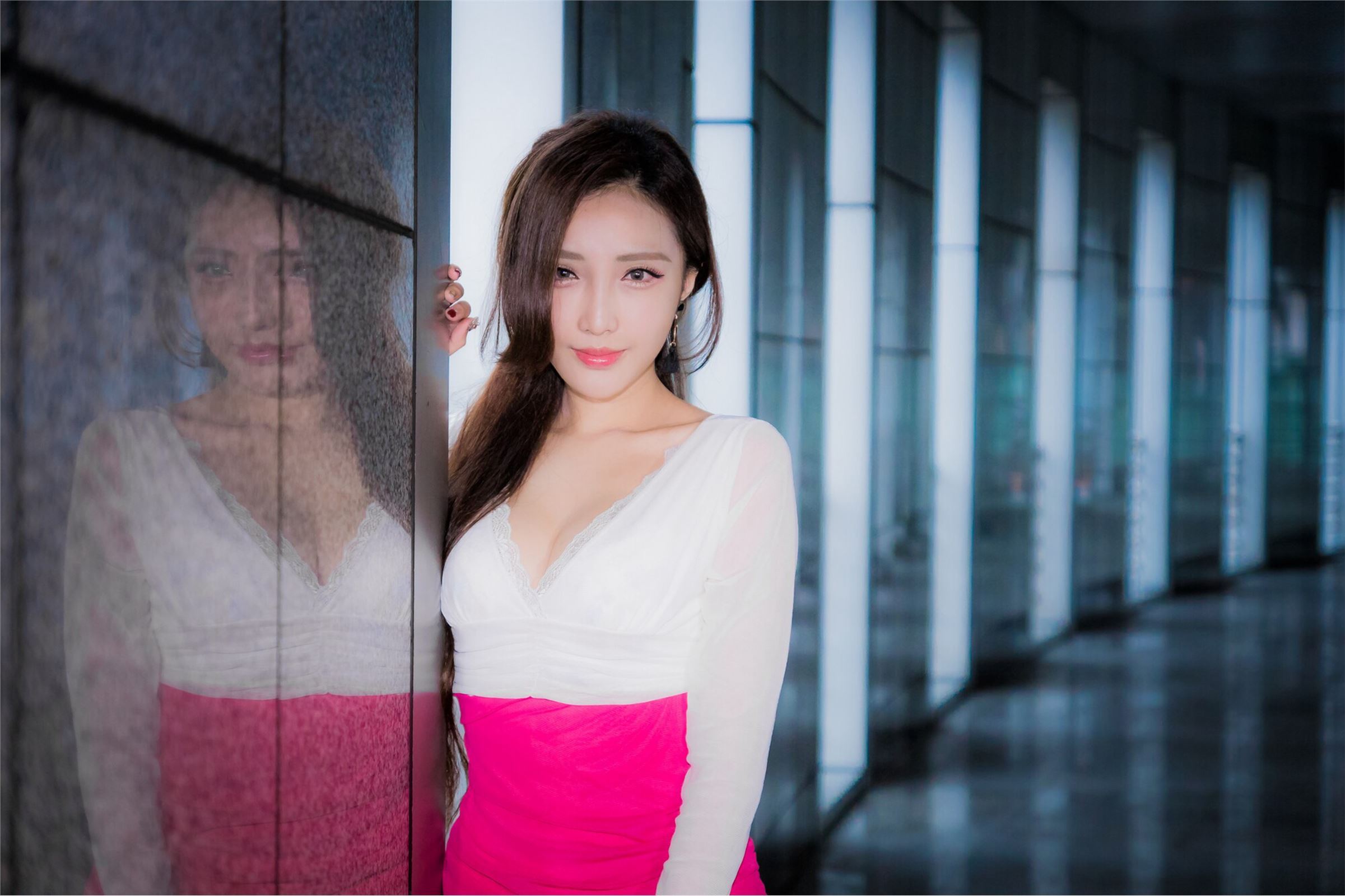 台湾美女书法家赵芸 外拍图集