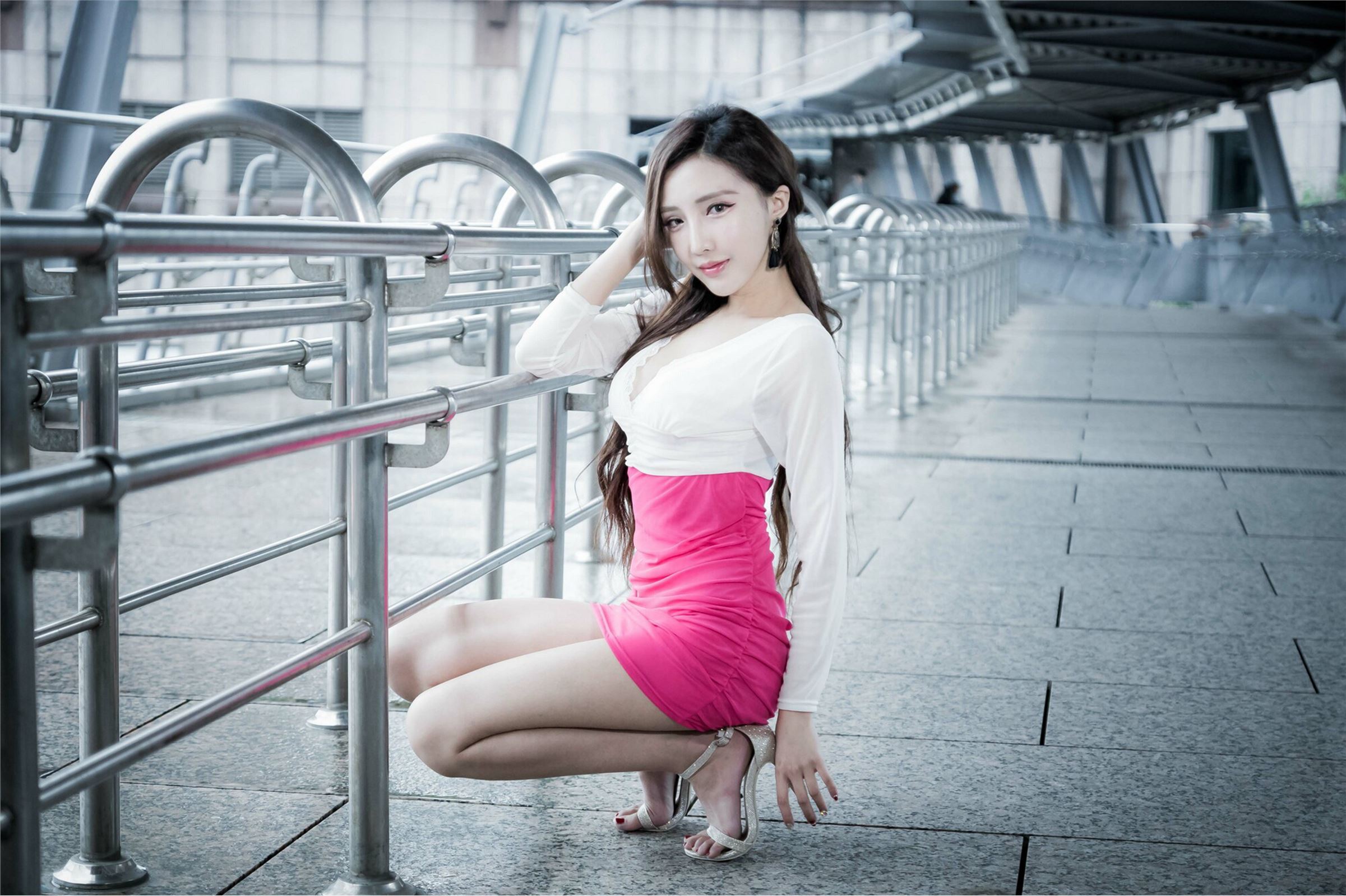 台湾美女书法家赵芸 外拍图集