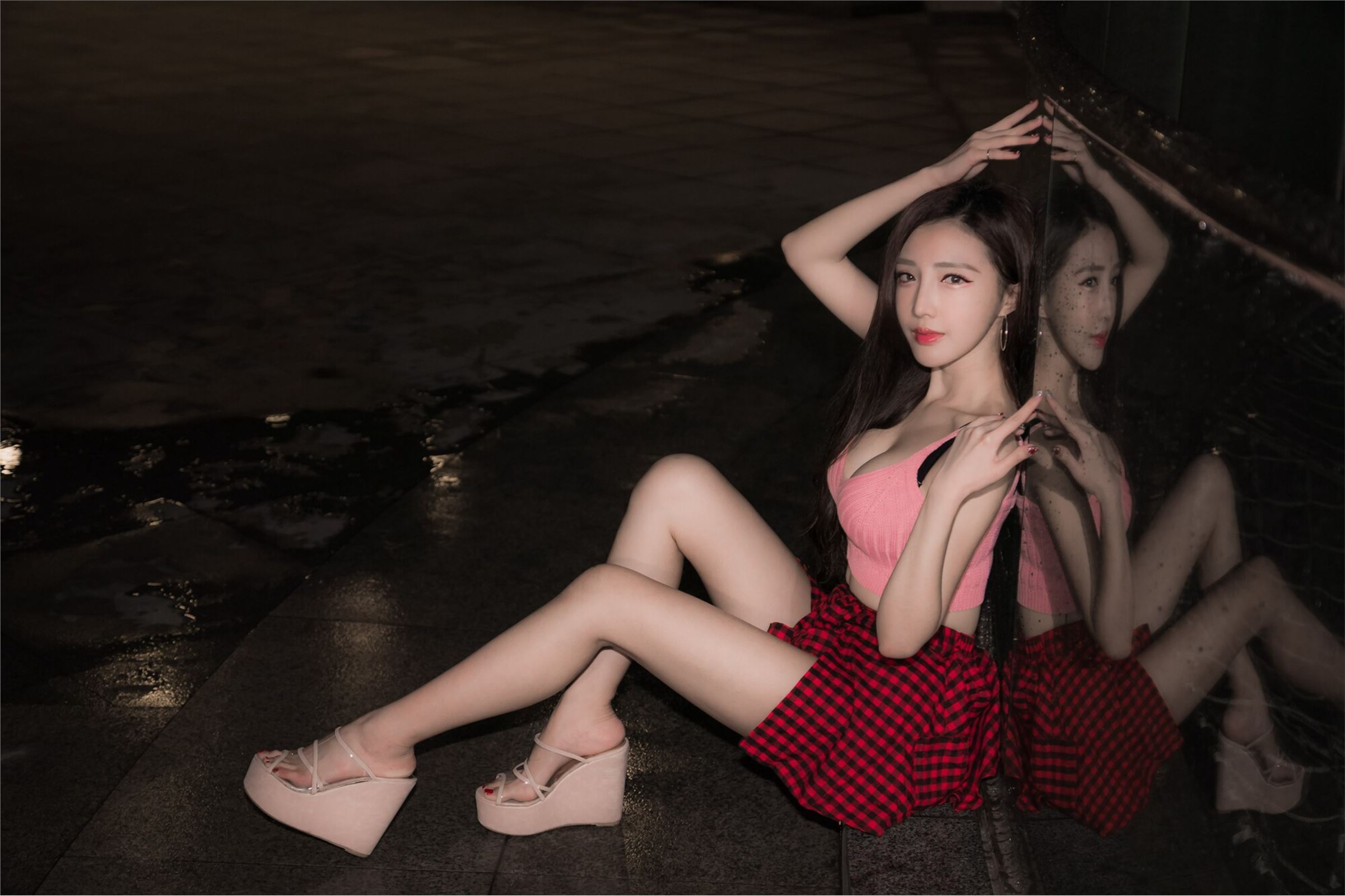 台湾美女书法家赵芸 外拍图集