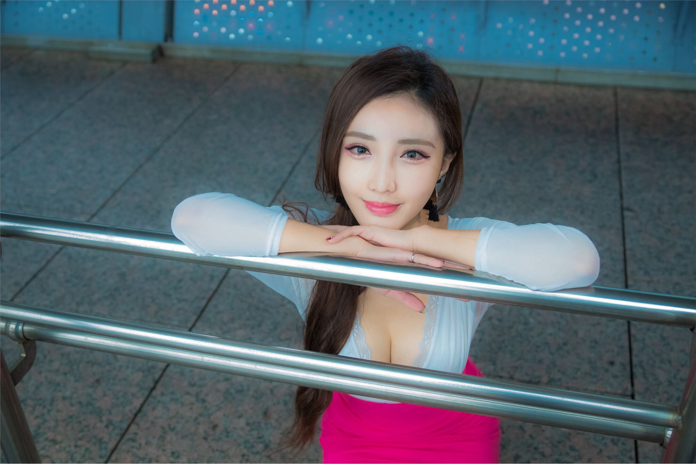 台湾美女书法家赵芸 外拍图集