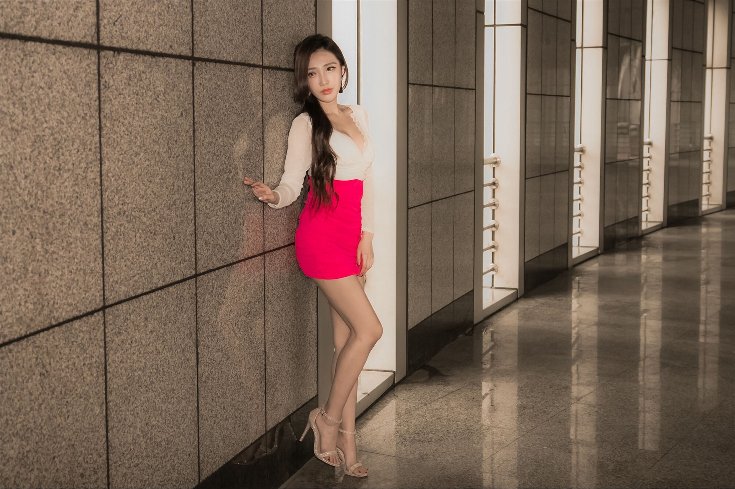 台湾美女书法家赵芸 外拍图集