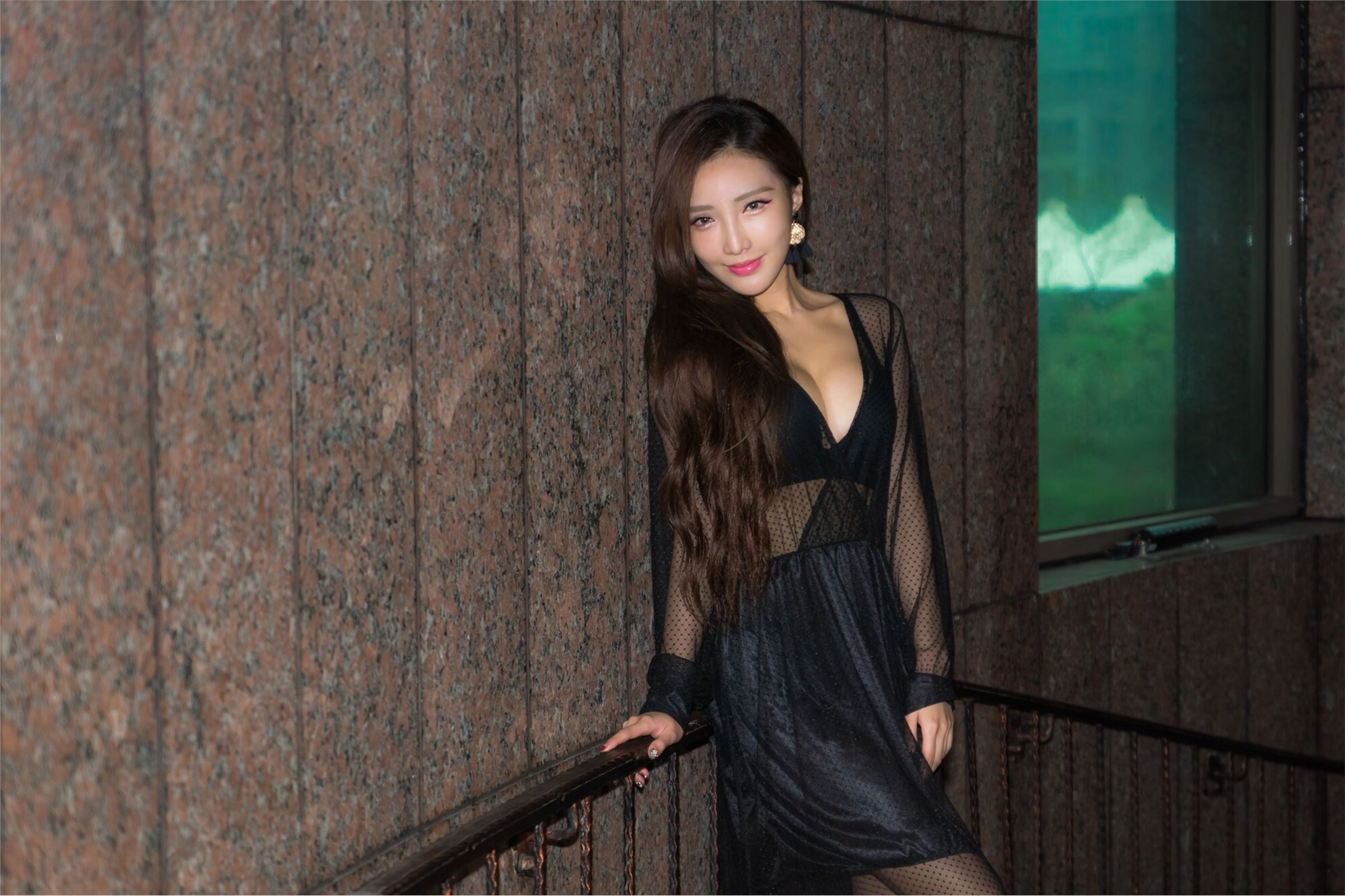 台湾美女书法家赵芸 外拍图集